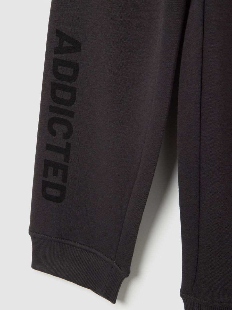 Children's black cotton blend regular fit trousers_3