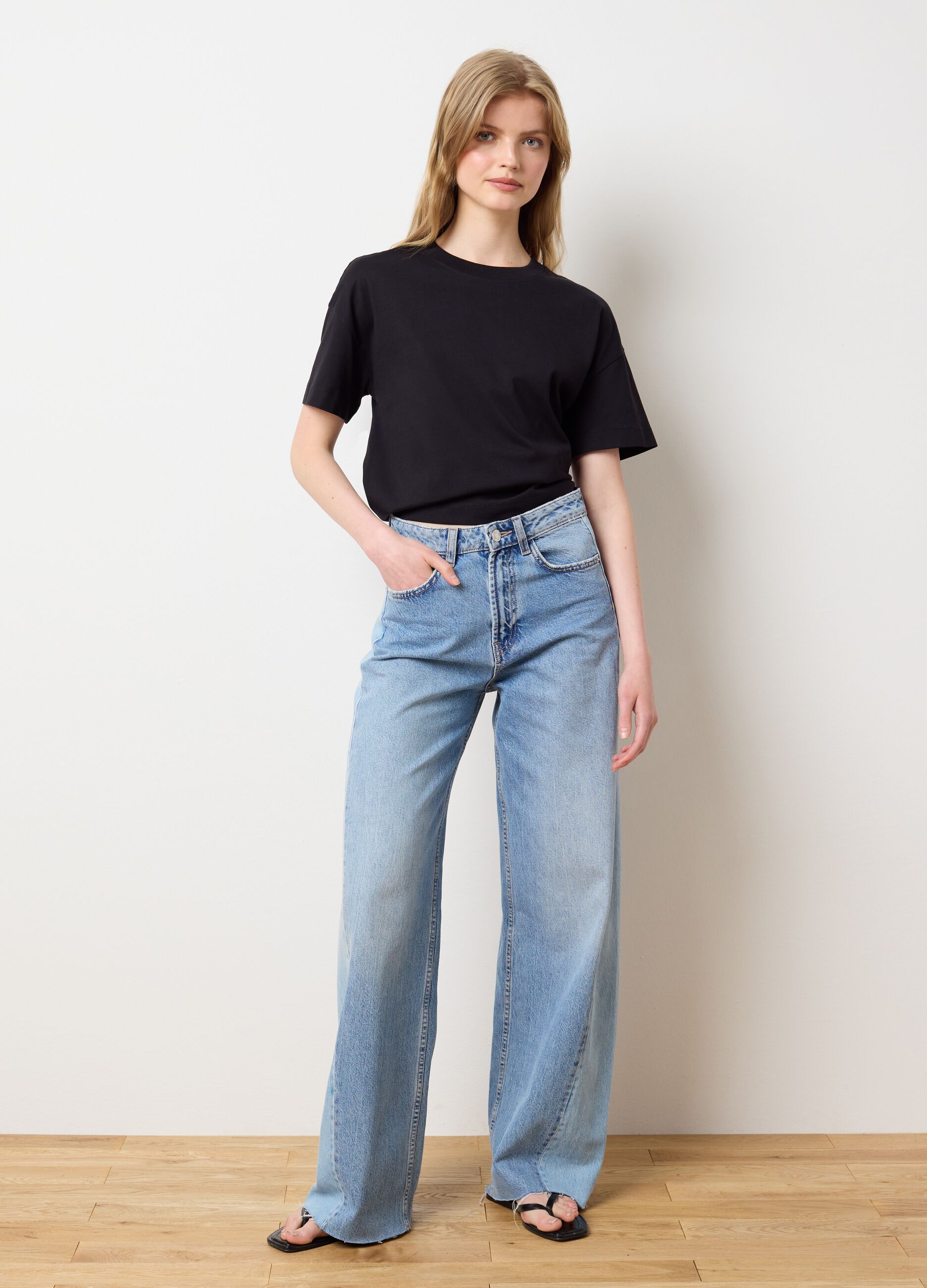 T-shirt da donna in puro cotone nero regular fit