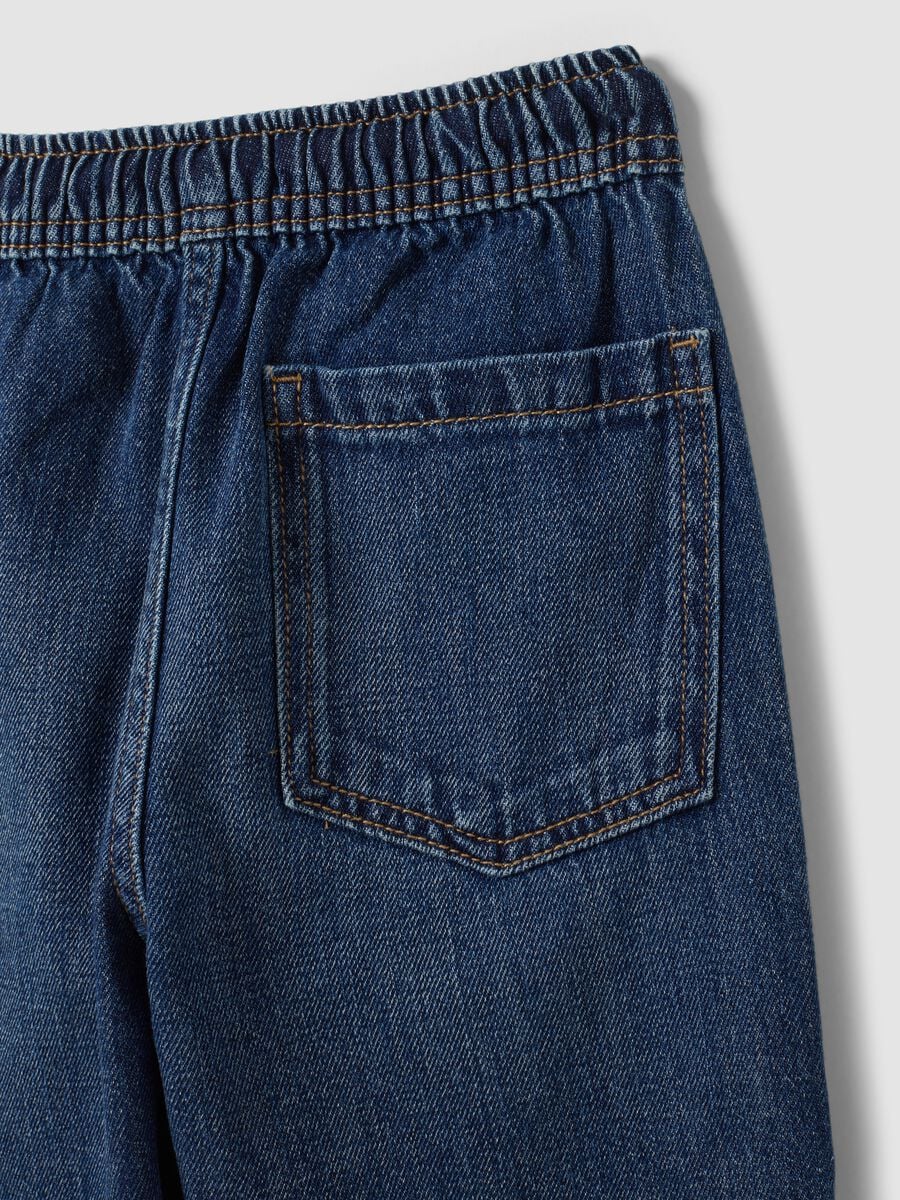 Jogger blu scuro in misto cotone e viscosa con coulisse per bambino_2
