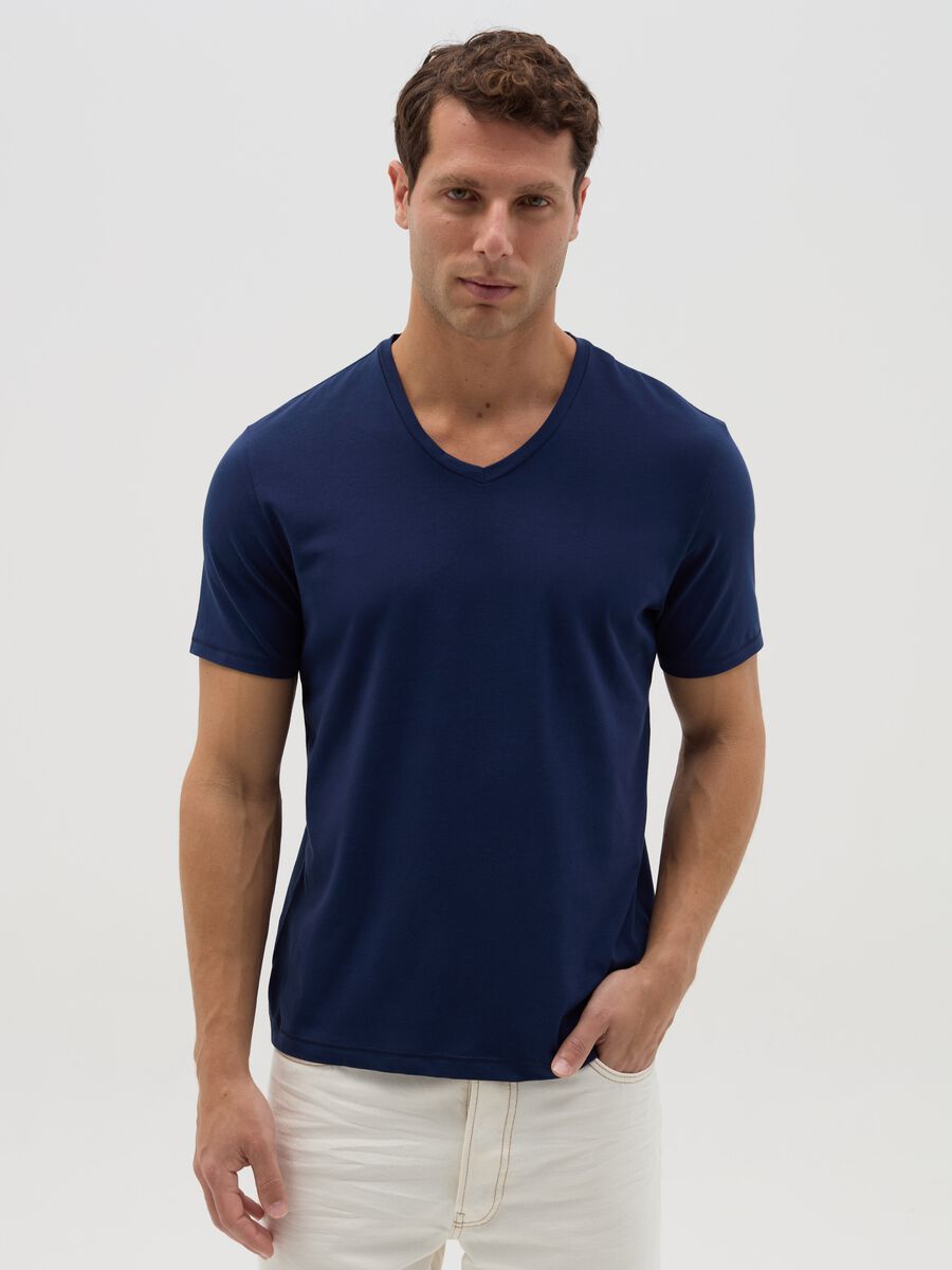 Slim-fit T-shirt in stretch cotton with V neck_0
