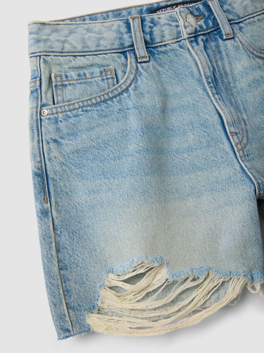 Light blue pure cotton denim shorts with frayed hems_5