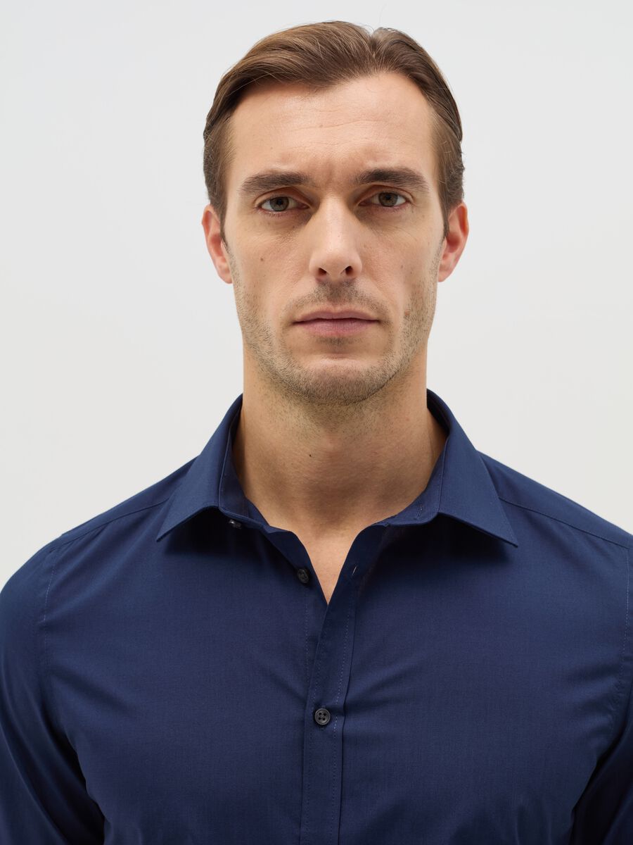 Slim-fit solid colour easy-iron shirt_1