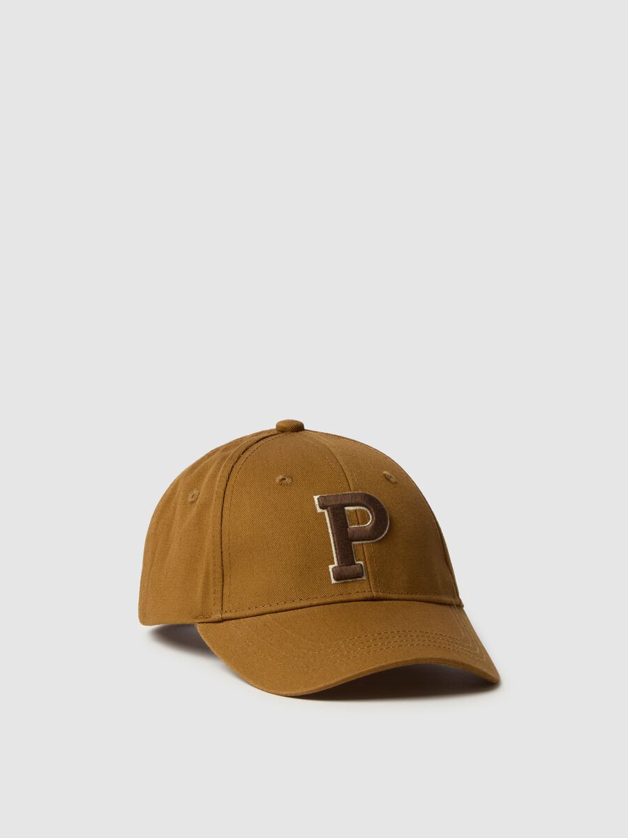 Baseball cap with embroidered logo_0