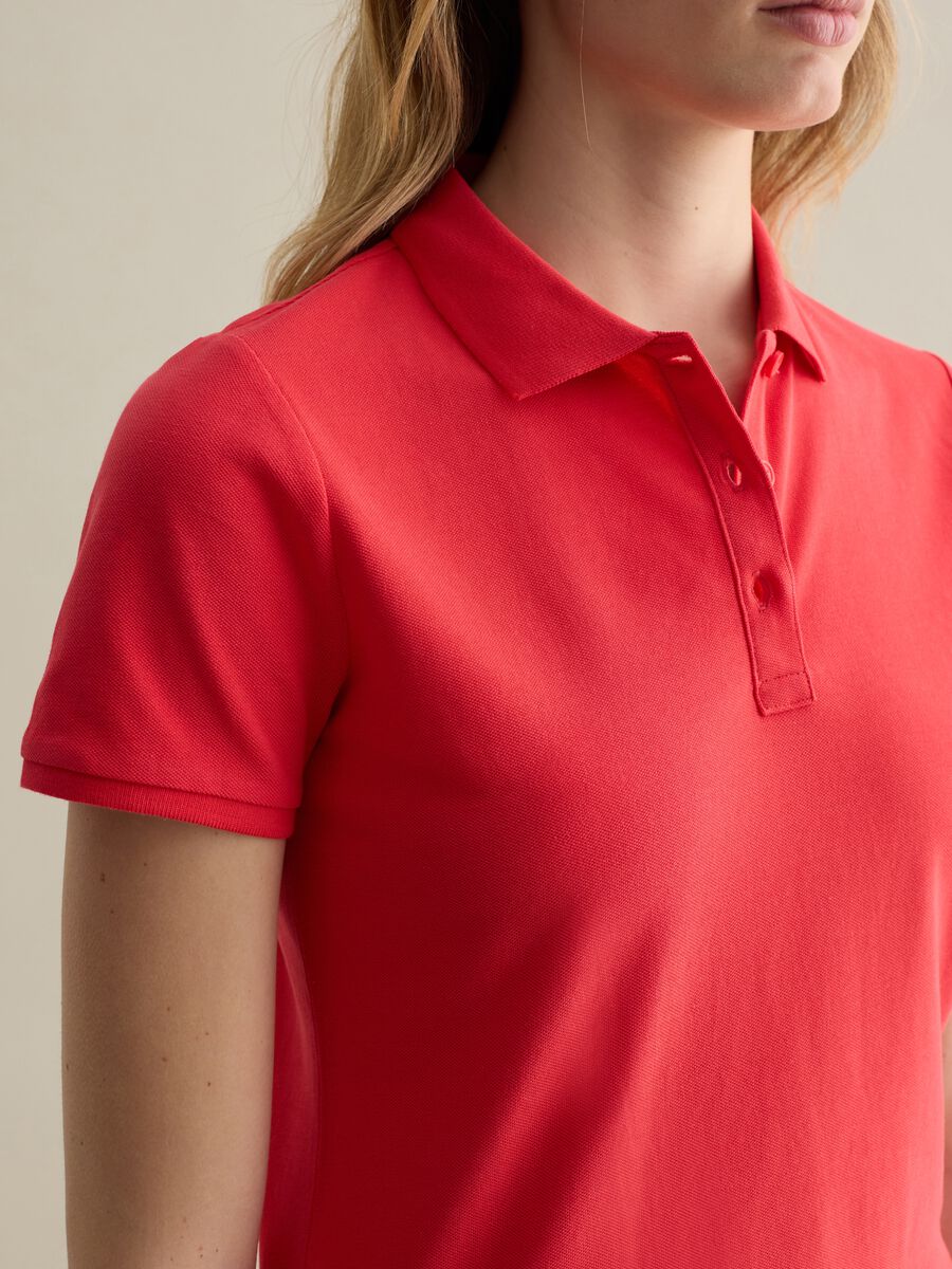 Red short-sleeved polo shirt in piquet_2
