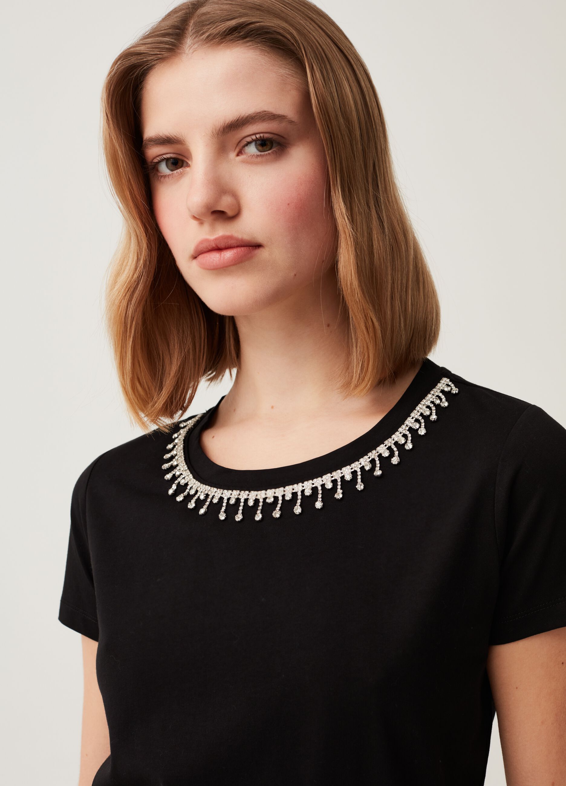 T shirt girocollo con strass