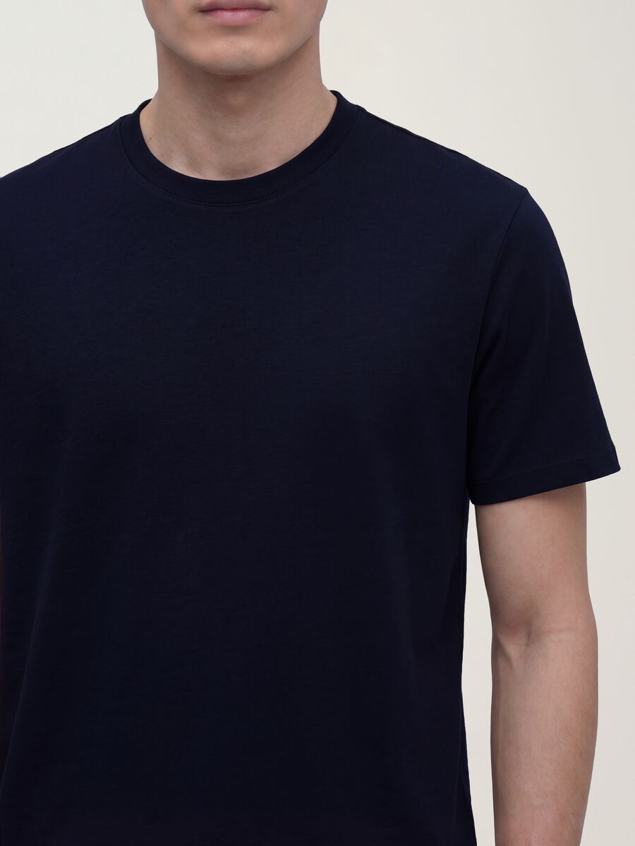 T-shirt nera in puro cotone mercerizzato a girocollo regular fit_3