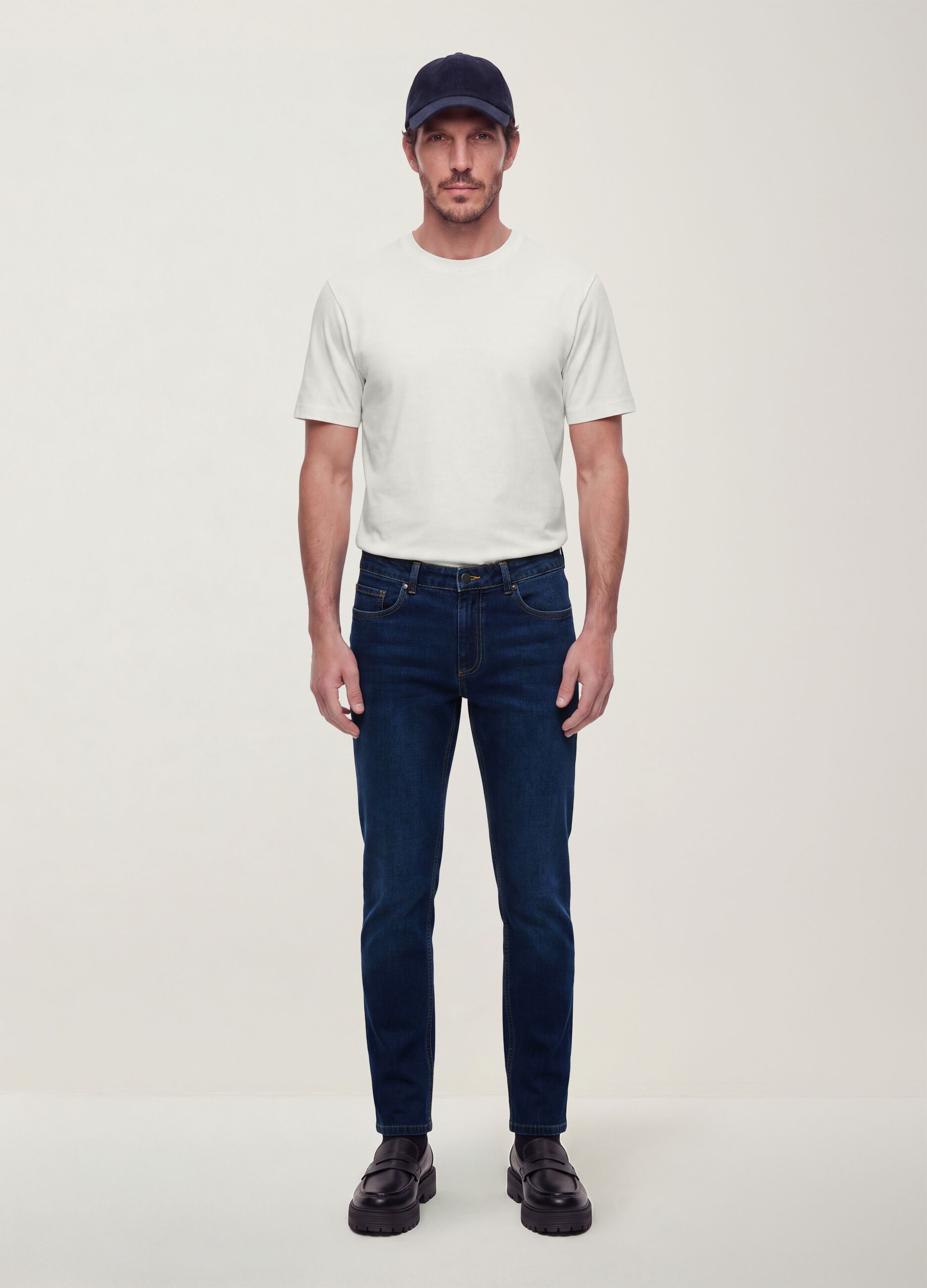 Dark blue slim-fit jeans in a cotton-viscose blend