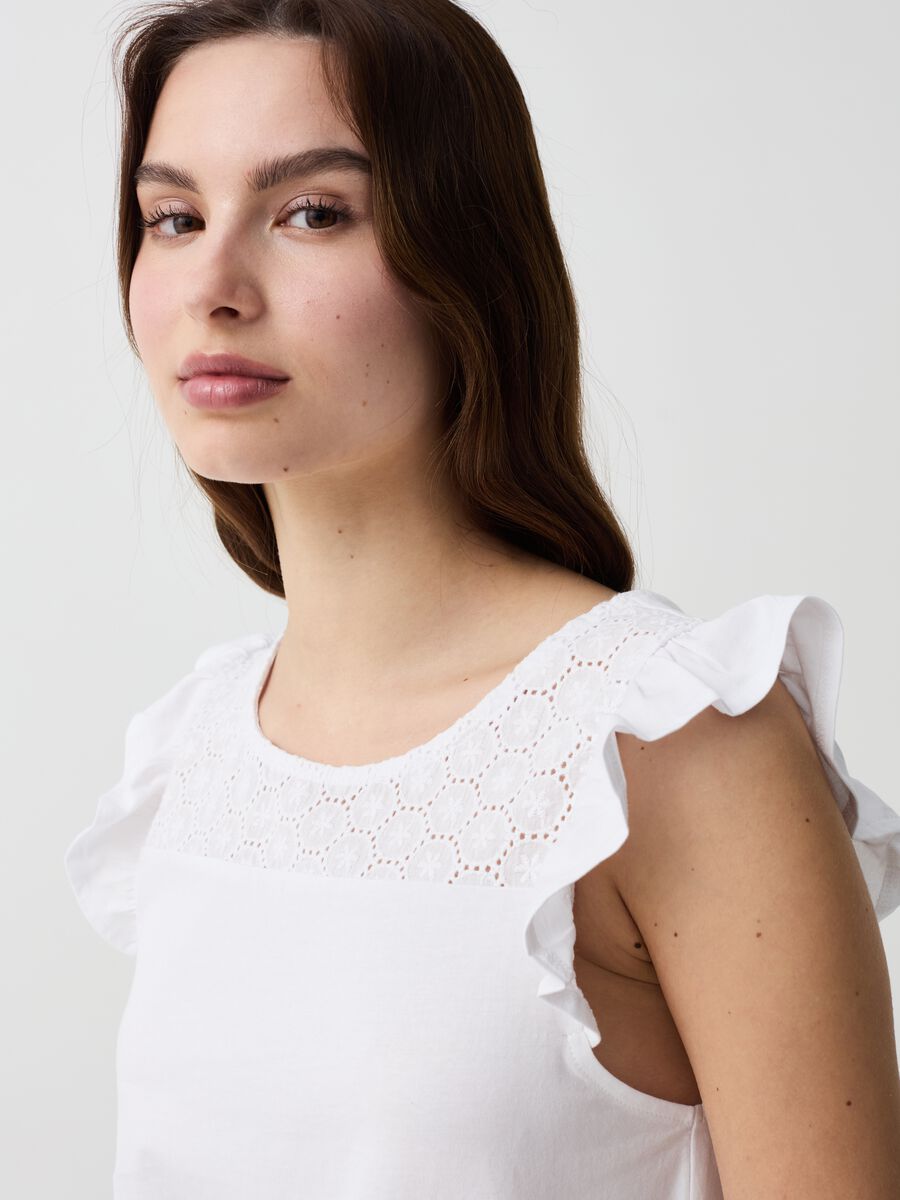T-shirt with broderie anglaise insert and flounce_1
