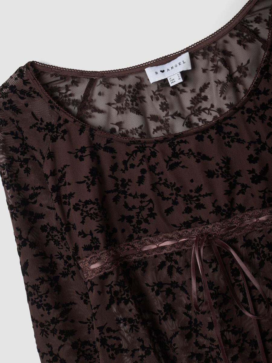 T-shirt marrone in tessuto elasticizzato con fantasia floreale floccata_1