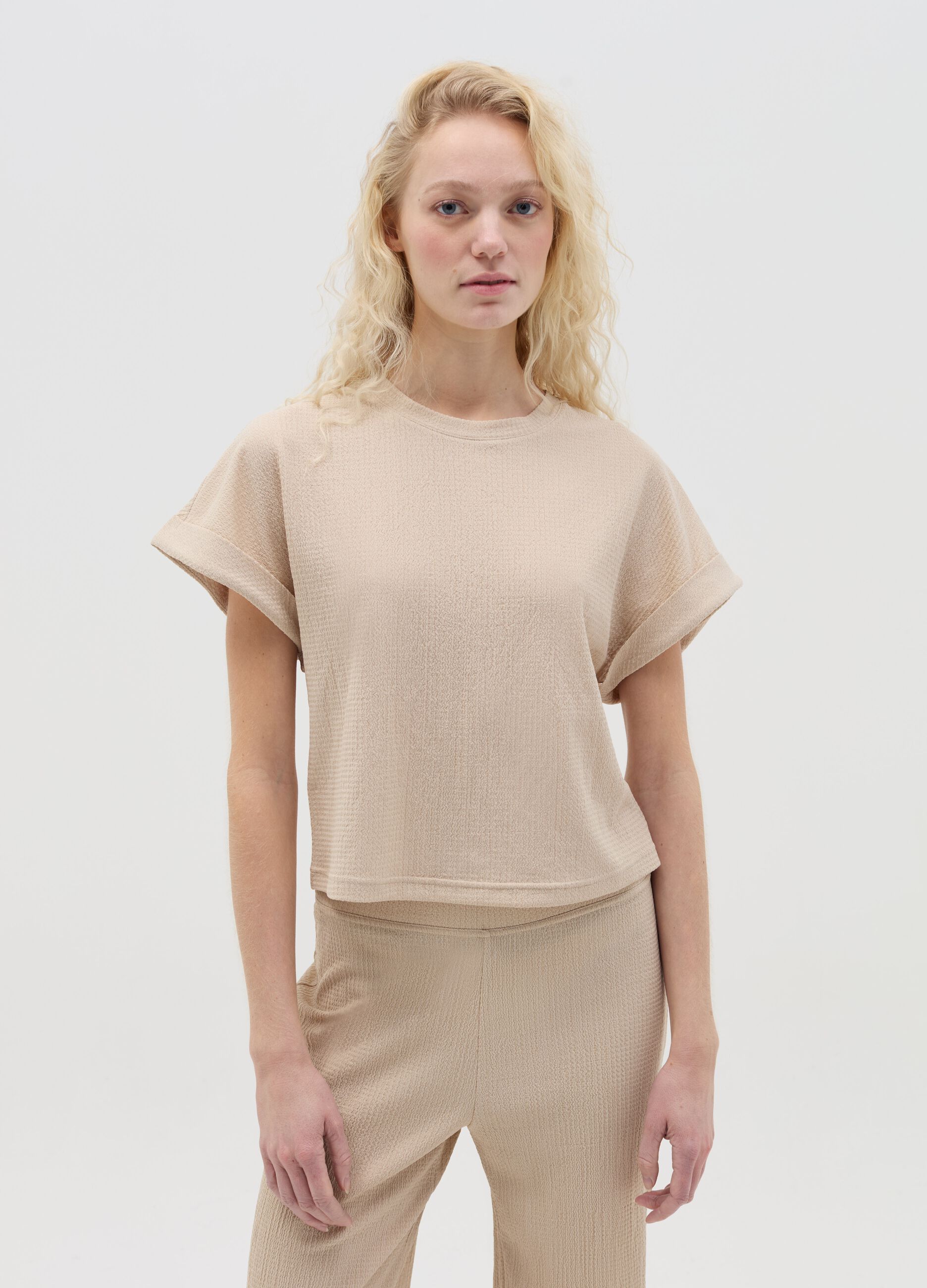 Beige short-sleeved T-shirt with waffle weave
