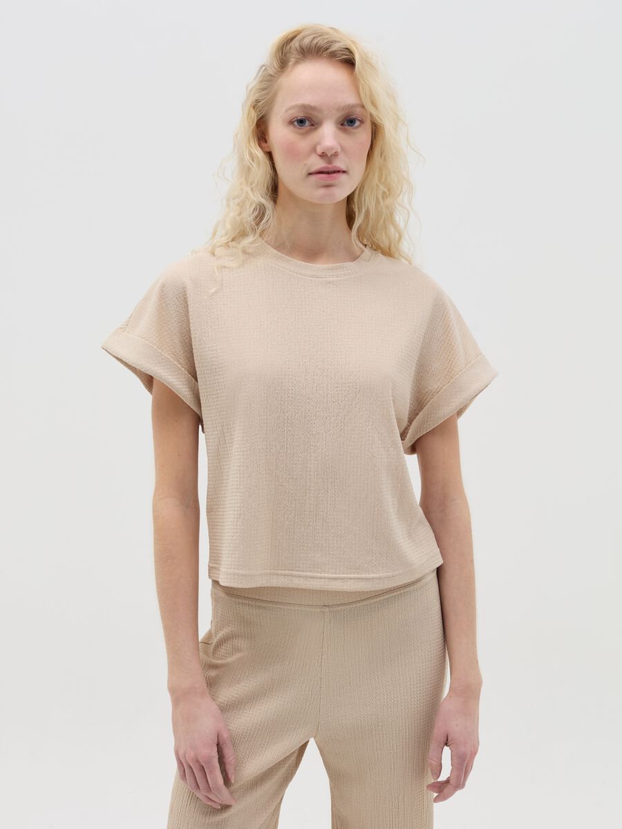 Beige short-sleeved T-shirt with waffle weave_0