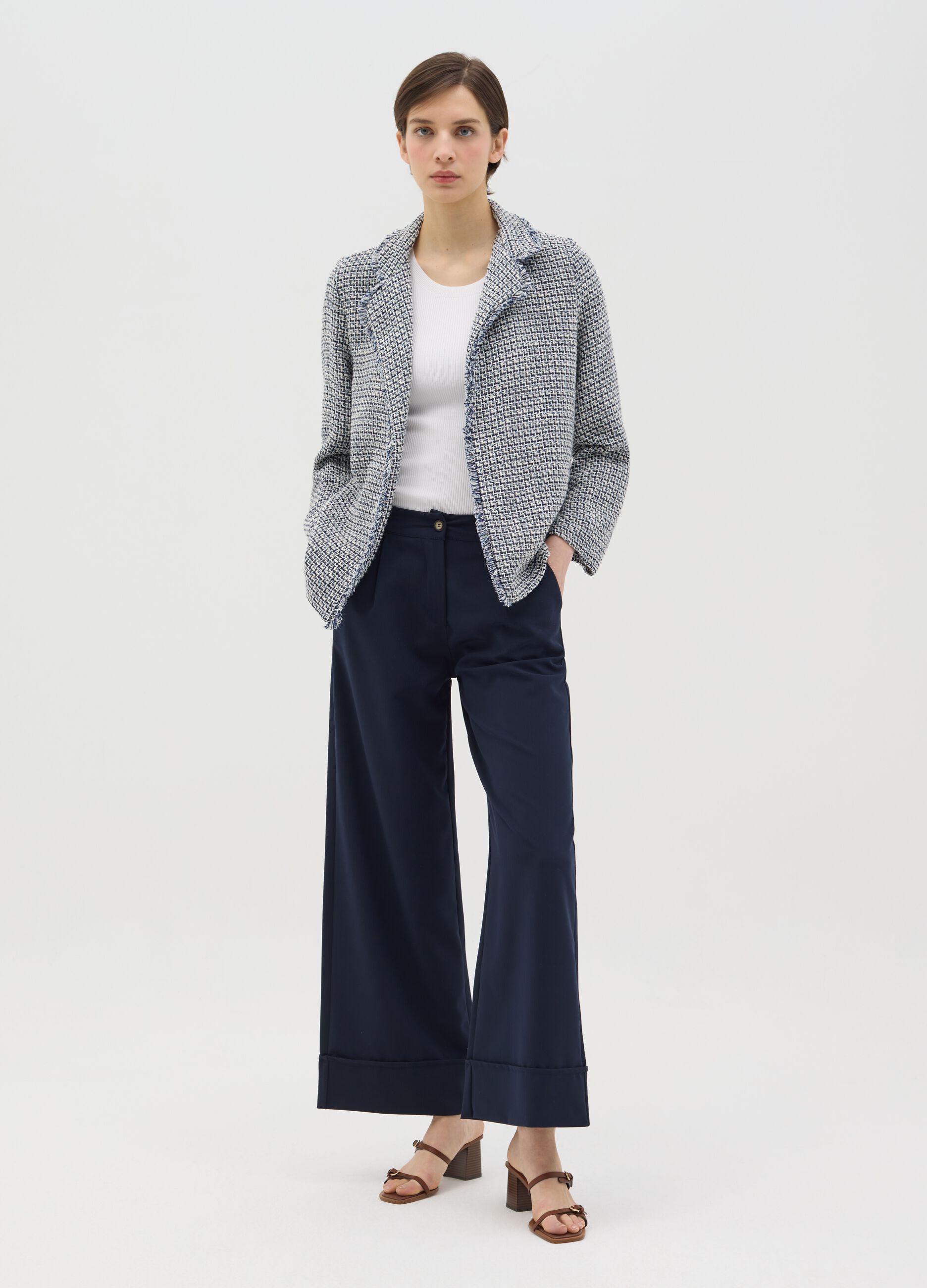 Blazer aperto in tweed sfrangiato bianco e blu