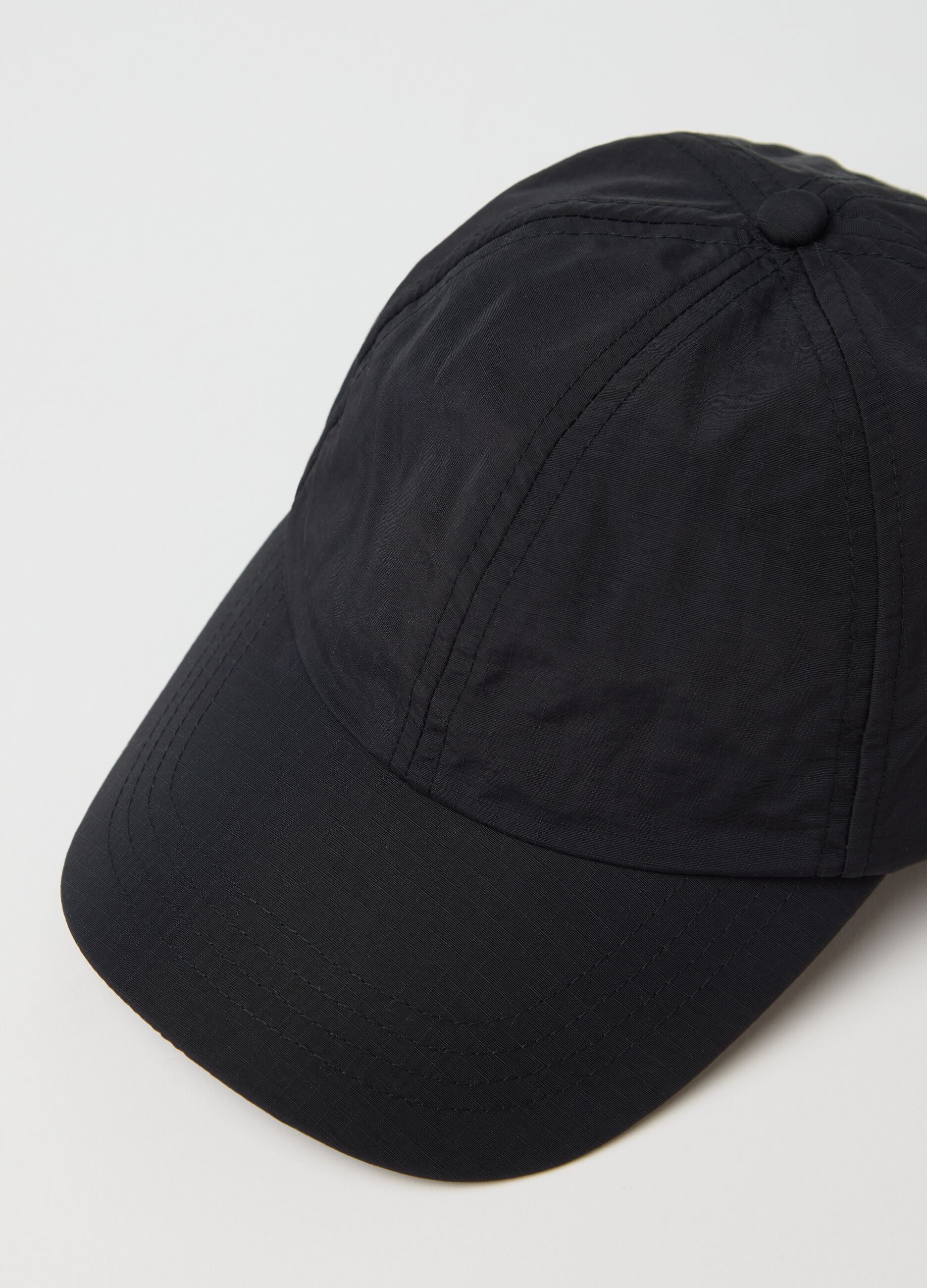 Essential black baseball cap with ripstop weave