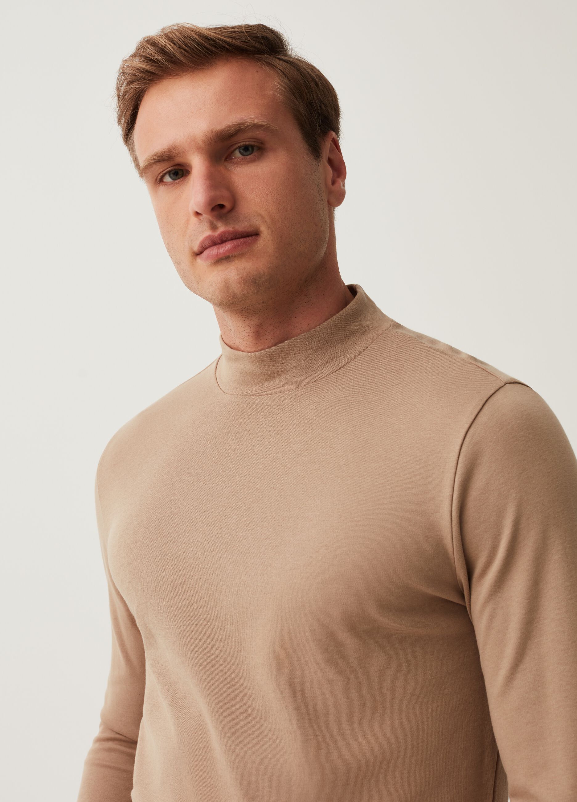 T-shirt a maniche lunghe mock neck_1