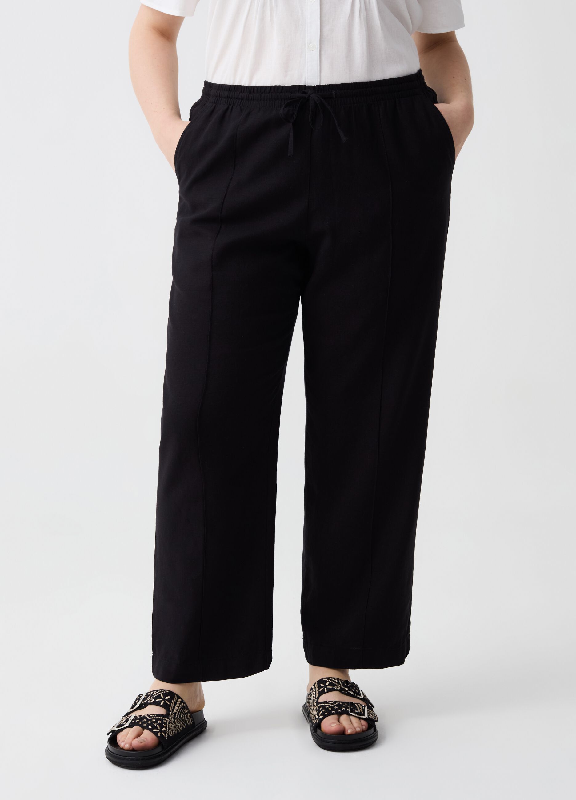 Curvy wide-leg trousers in viscose and linen