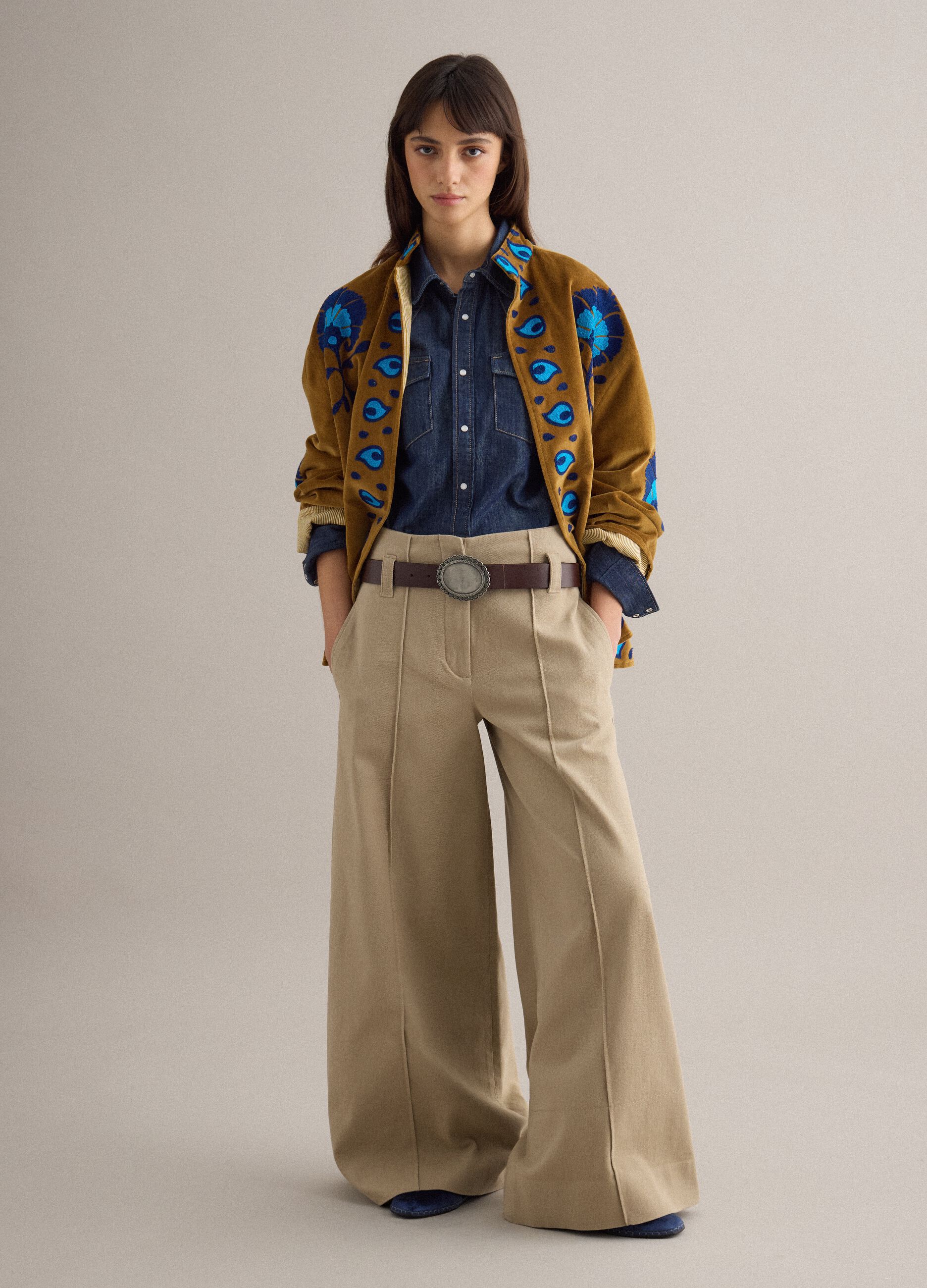 Beige straight trousers in twill and stretch cotton