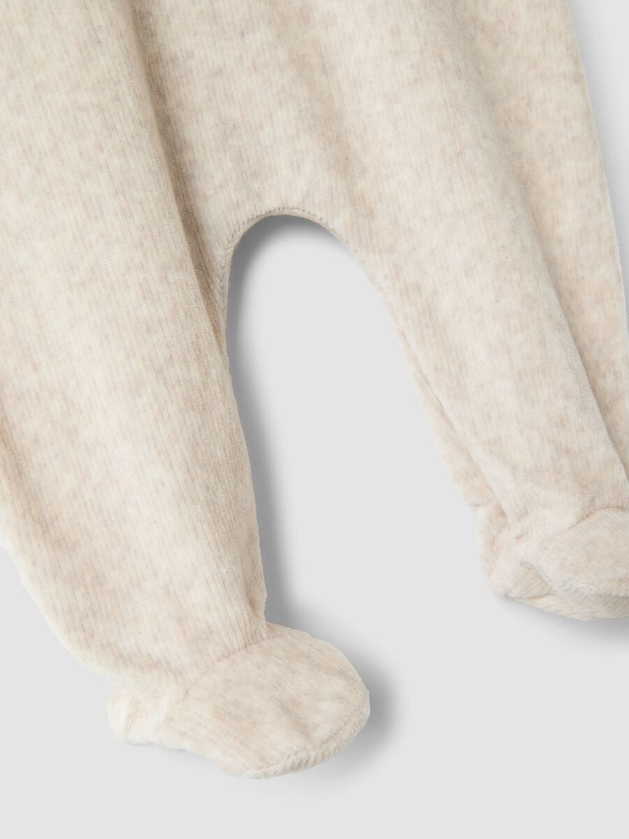 Tutina beige in misto cotone organico con piedini_3