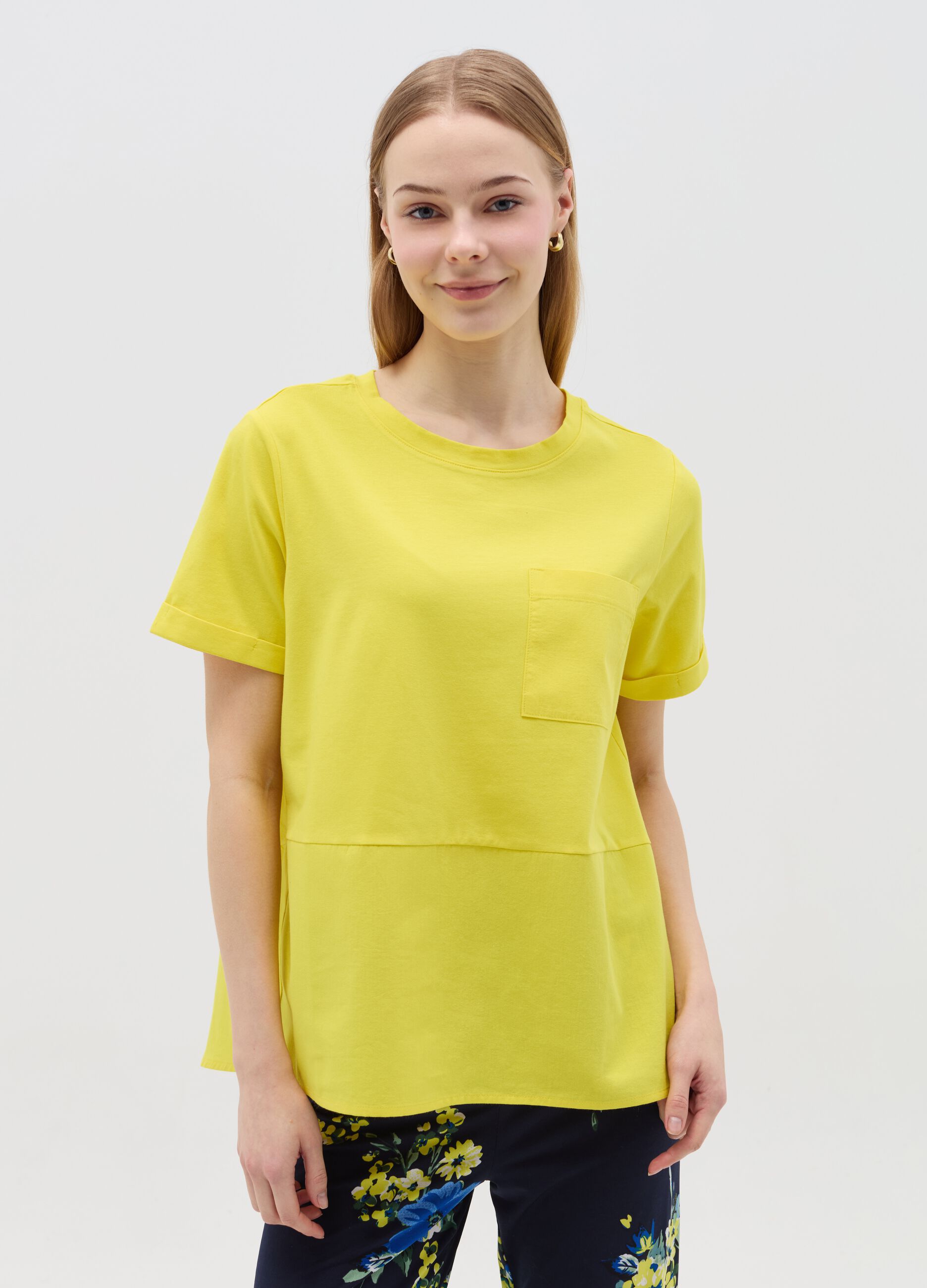 Maternity T-shirt with pocket