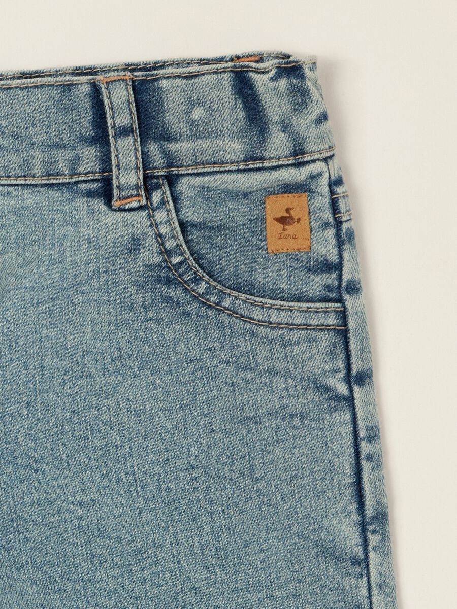 Stretch cotton denim jeans with embroidered hearts for baby girls_1