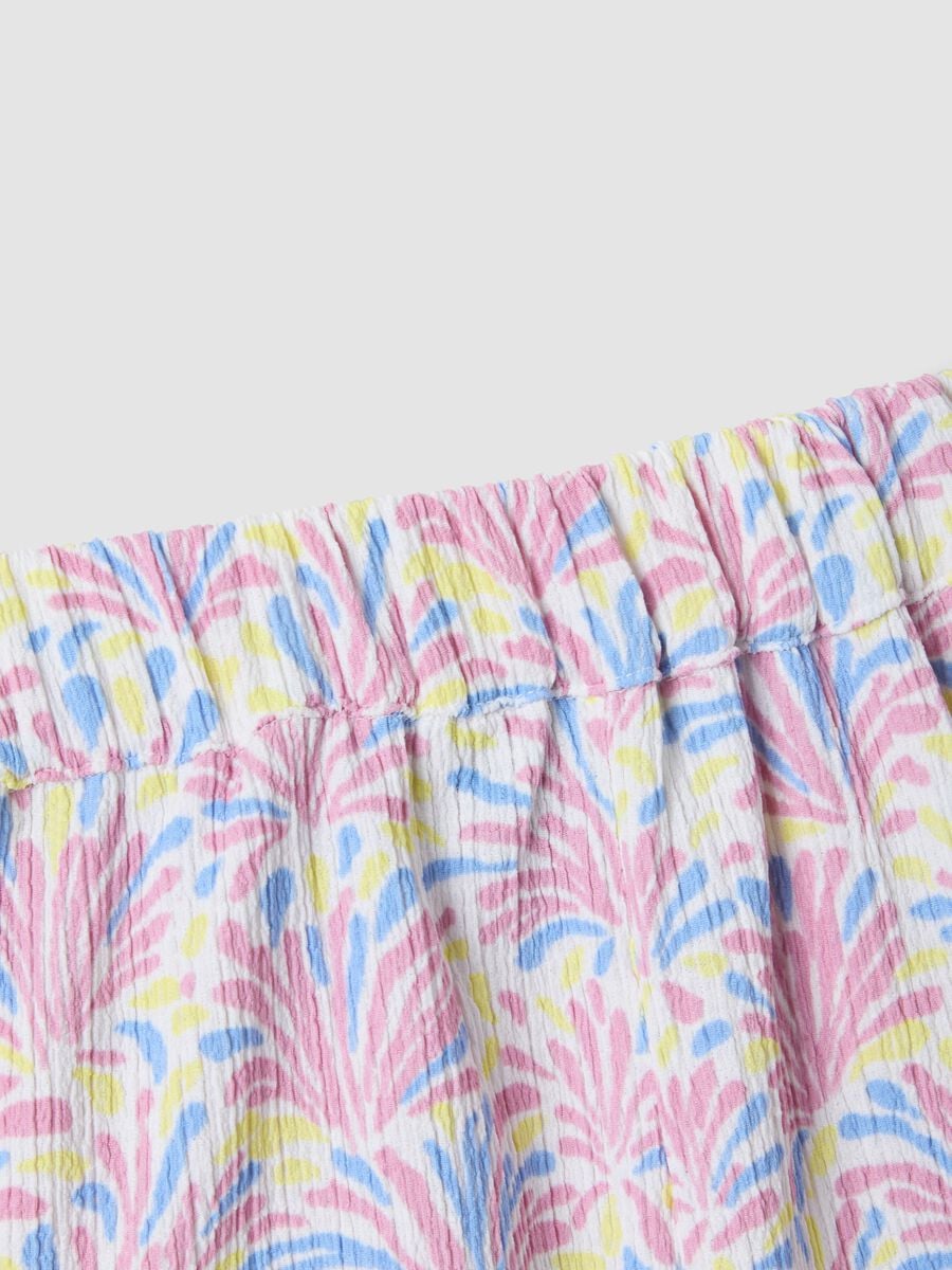Completo rosa in tessuto elasticizzato con top e shorts per bambina_2