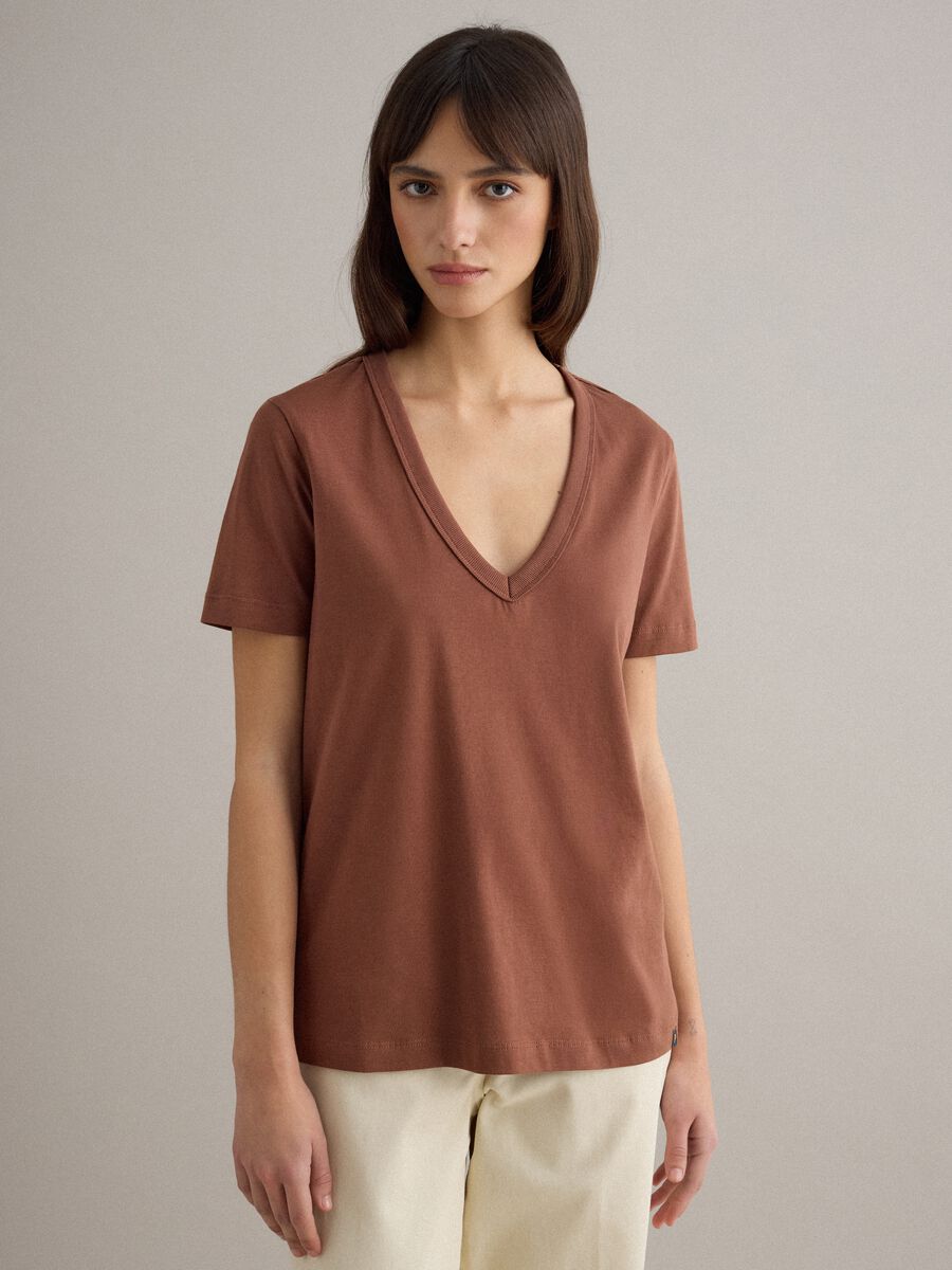 Short-sleeve brown pure cotton T-shirt, regular fit, deep V-neck_1