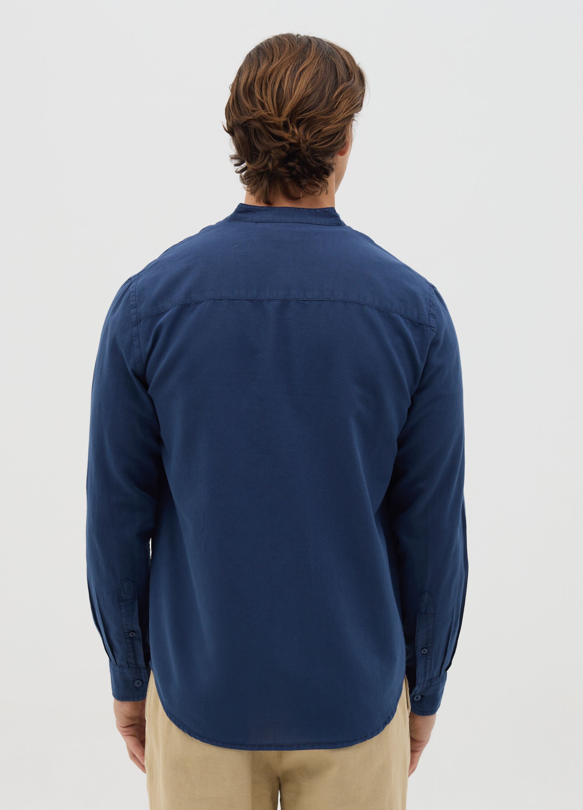 Regular blue shirt with Mandarin collar made of cotton and linen