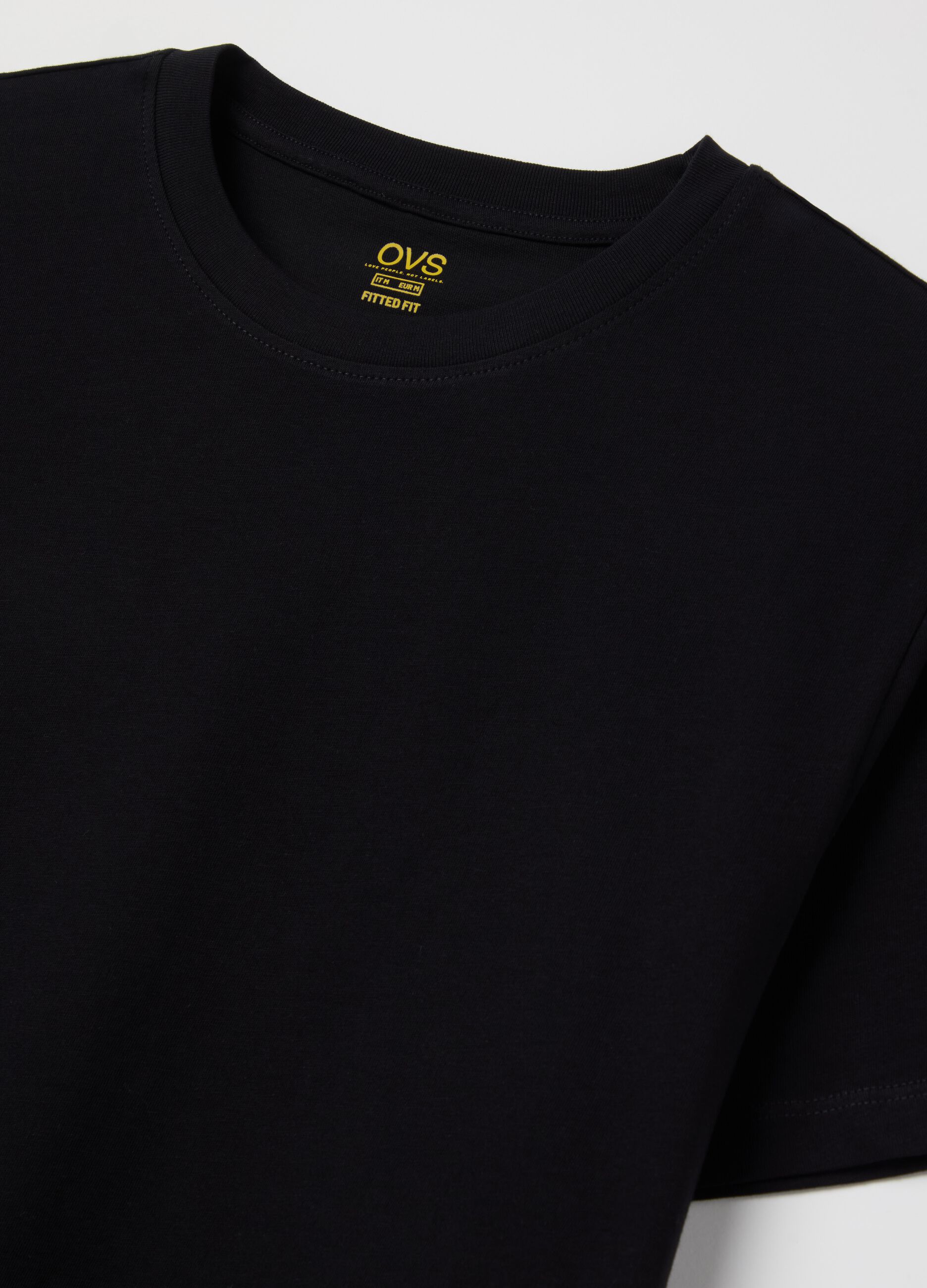 T-shirt da uomo con girocollo nera fitted