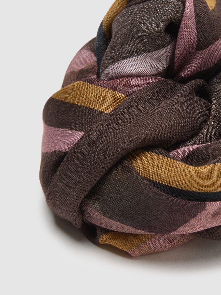 Multicolour Scarf with Floral Details_1