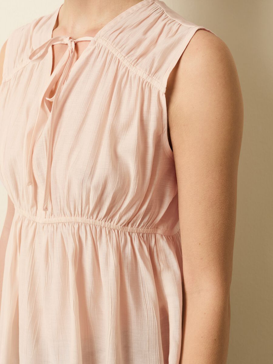Blouse with V neck and laces_2