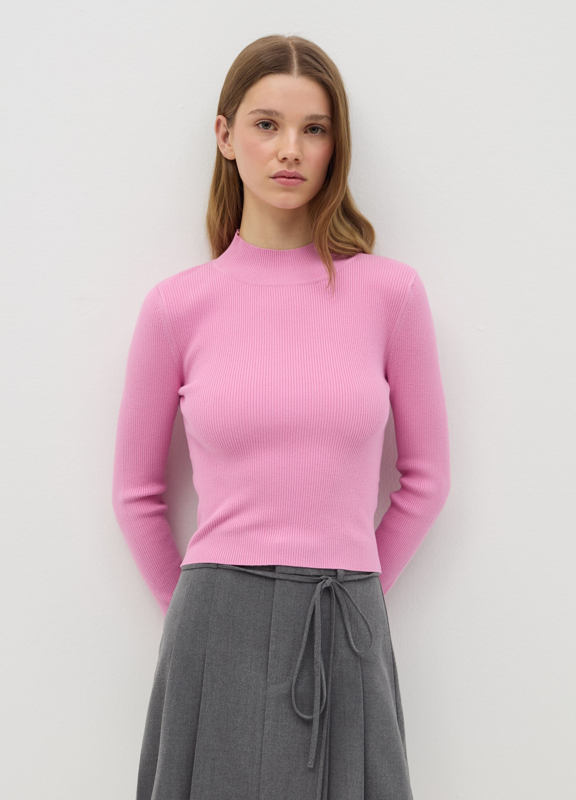 Maglia mock neck a costine