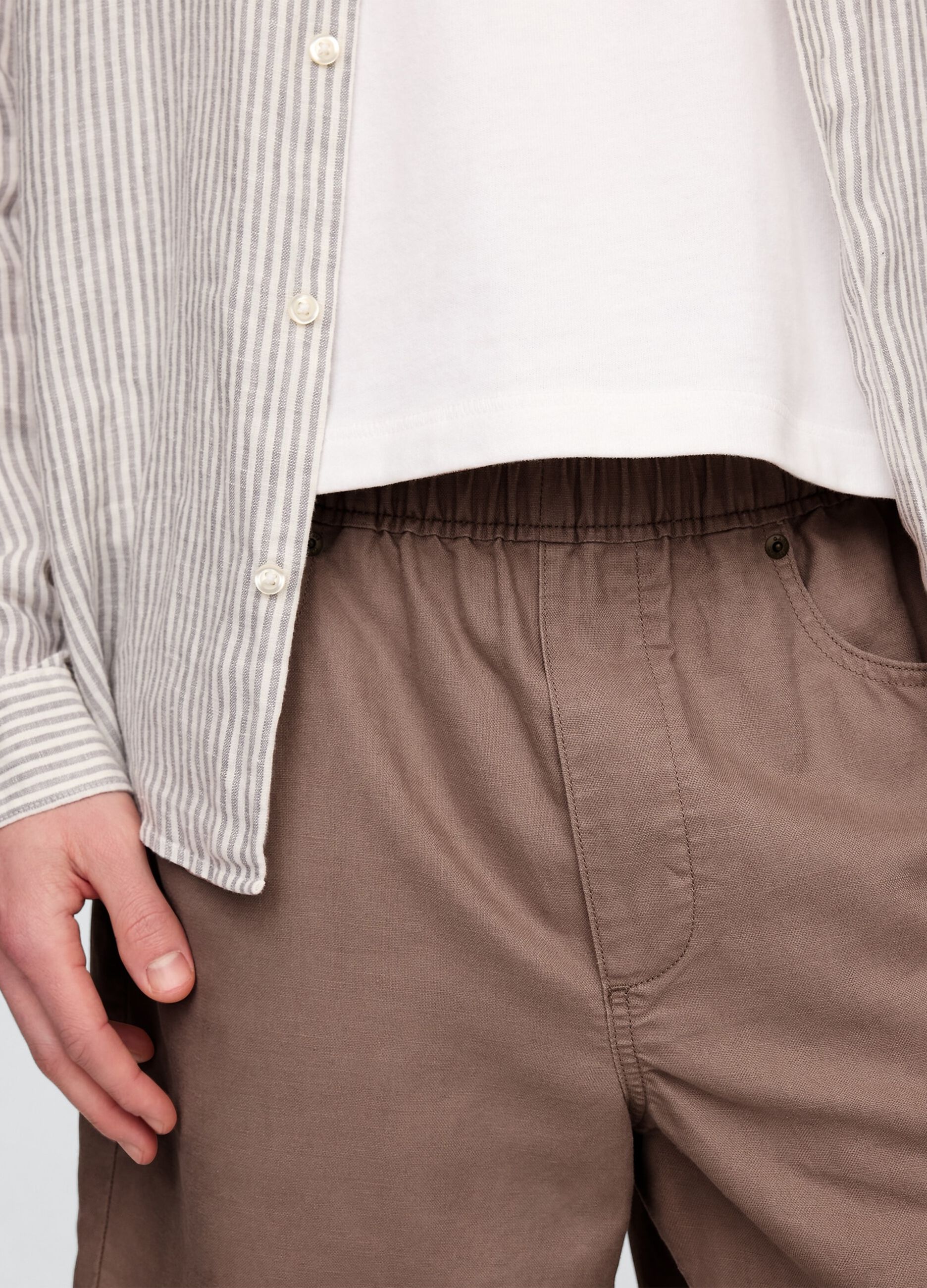 Brown linen and cotton shorts by Gap