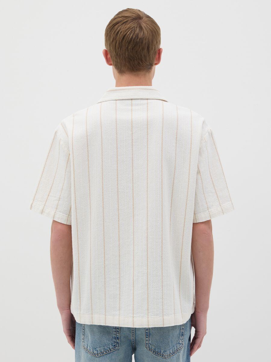 Bowling shirt with white and beige stripes_2
