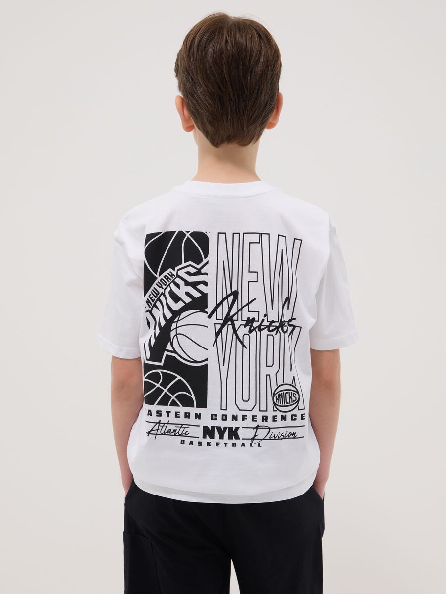 T-shirt in puro cotone bianca da ragazzo relaxed fit Knicks_2