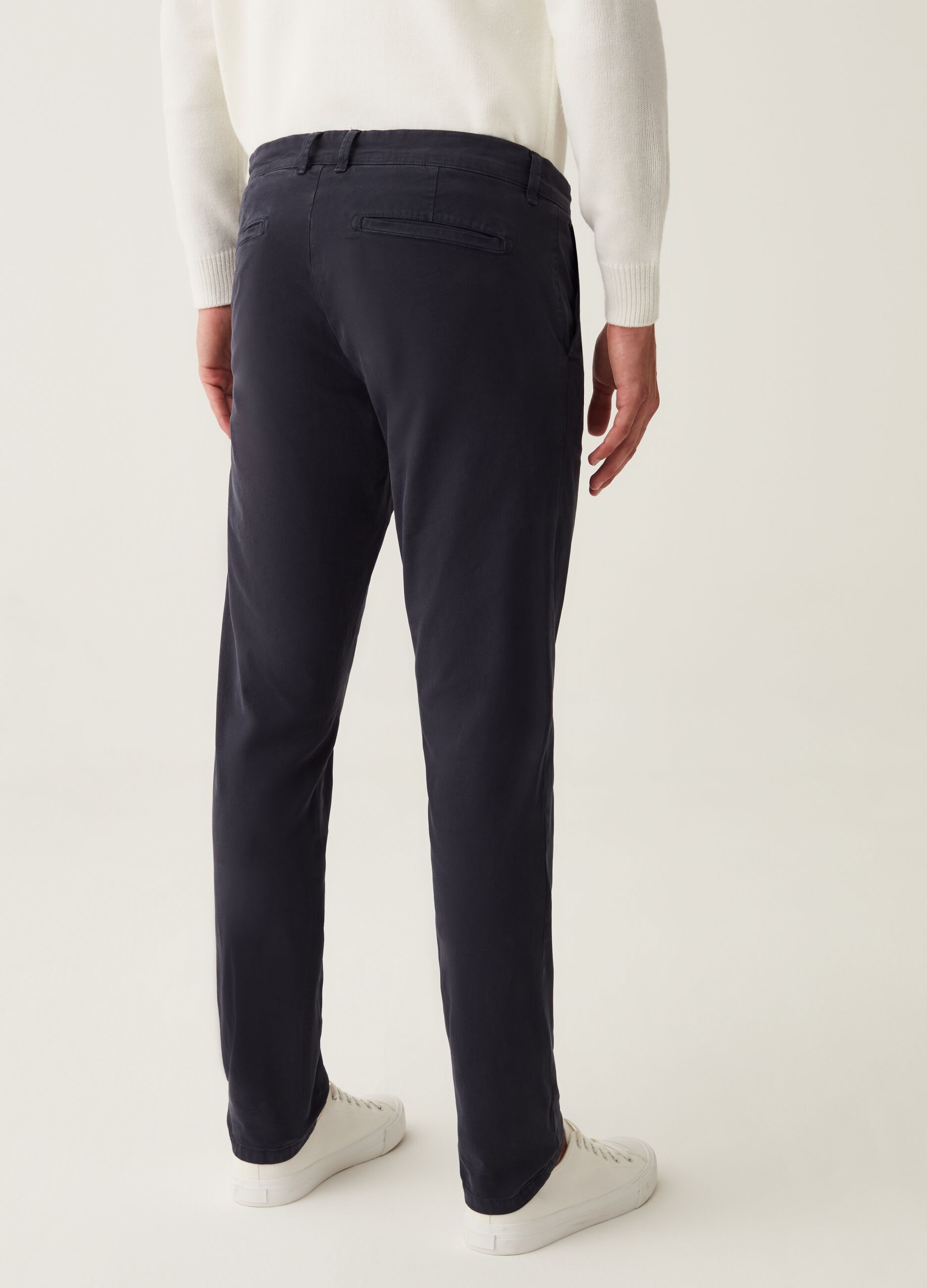 Pantaloni chino in cotone stretch tinta unita_2