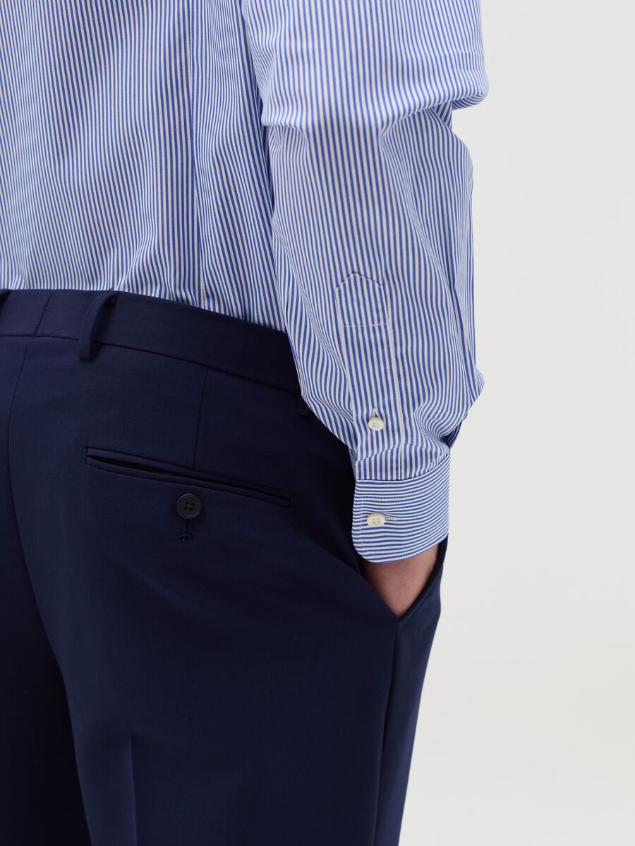 Slim-fit shirt with thin stripes_2