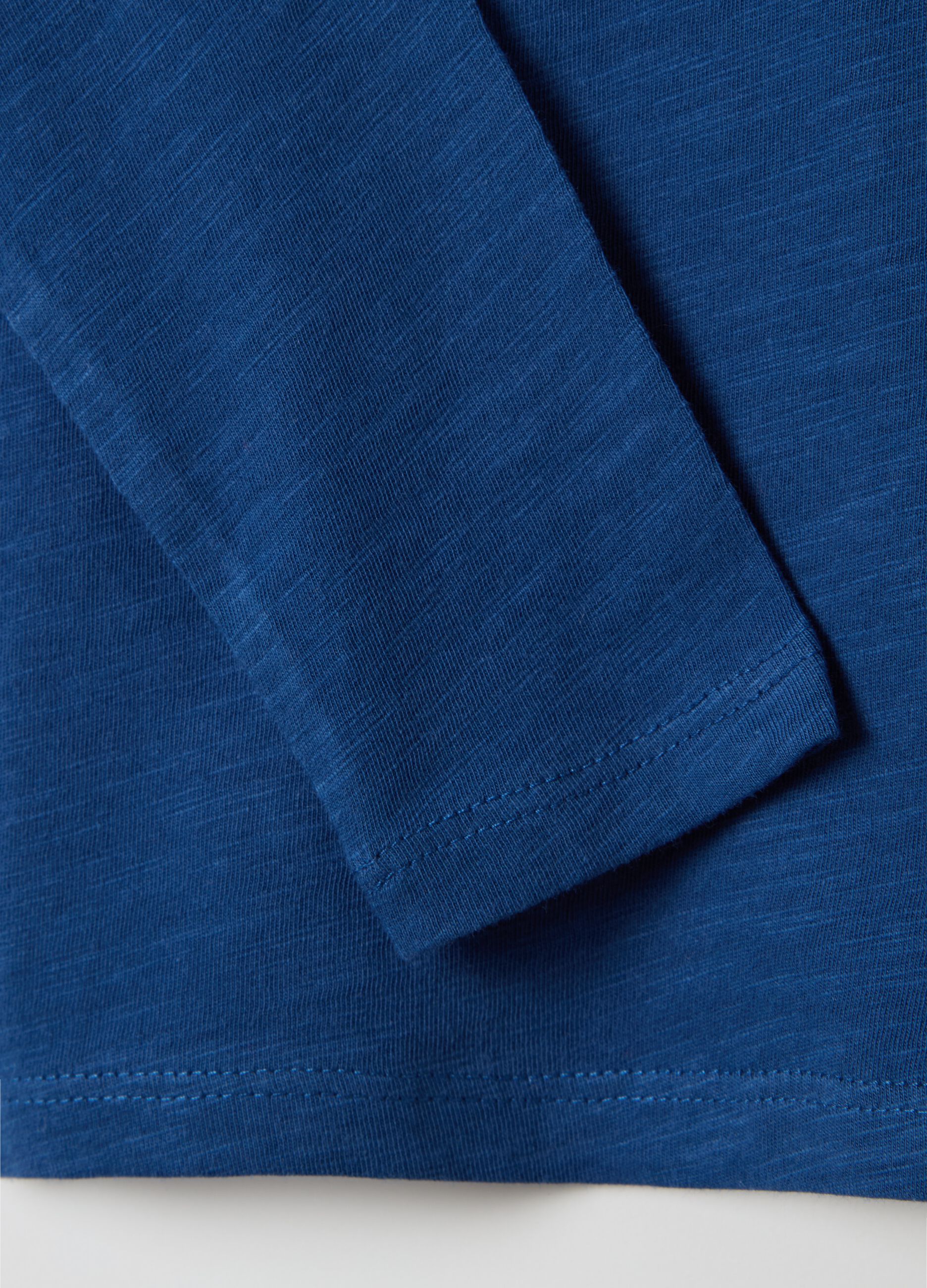 Cotton T-shirt with pocket and long sleeves