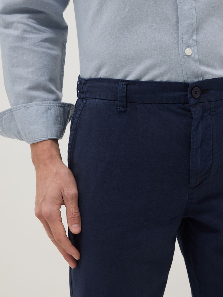 Pantaloni chino blu in misto lino e cotone regular fit_3