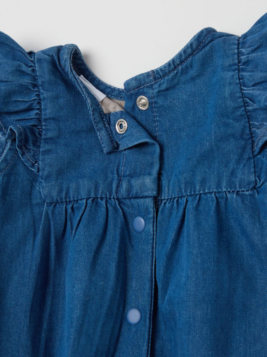 Denim romper suit with floral embroidery_3