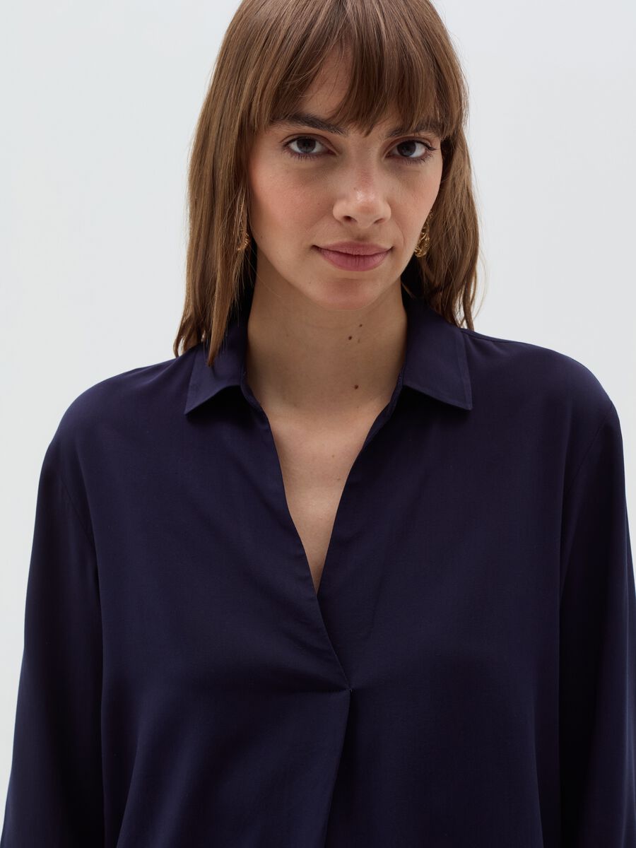 Blusa con scollo a polo maniche lunghe_3