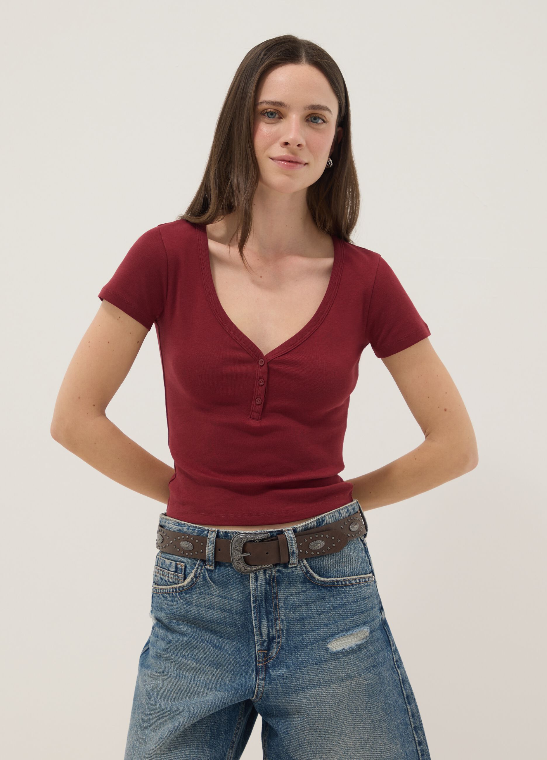 T-shirt in puro cotone rossa regular fit con scollo a V