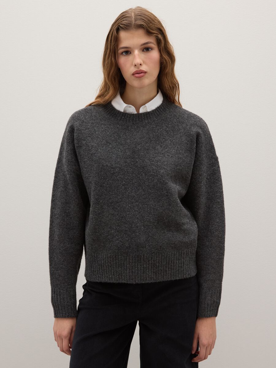 Pullover grigio regular fit con scollo rotondo_1