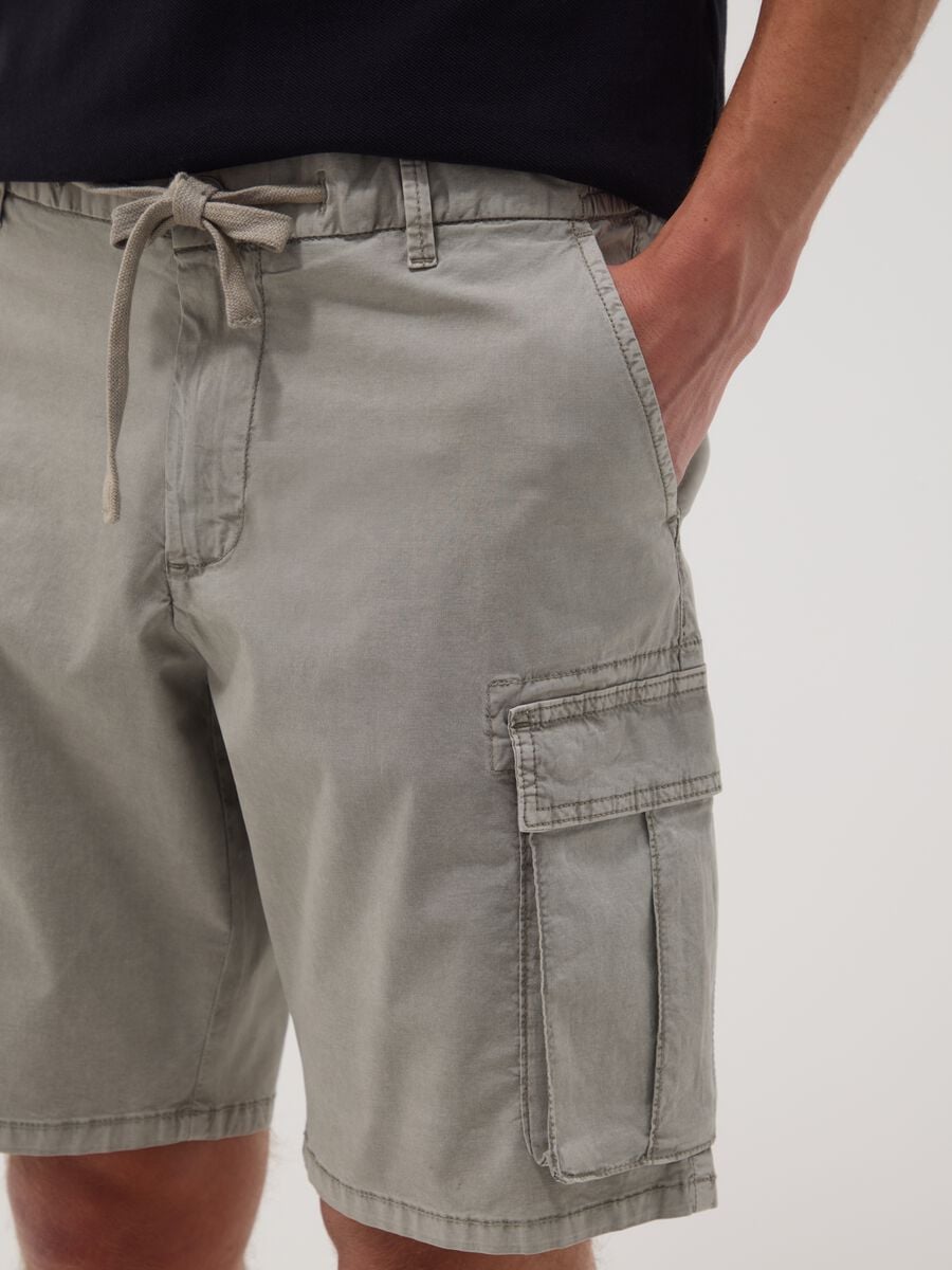 Grey stretch cotton cargo shorts_3