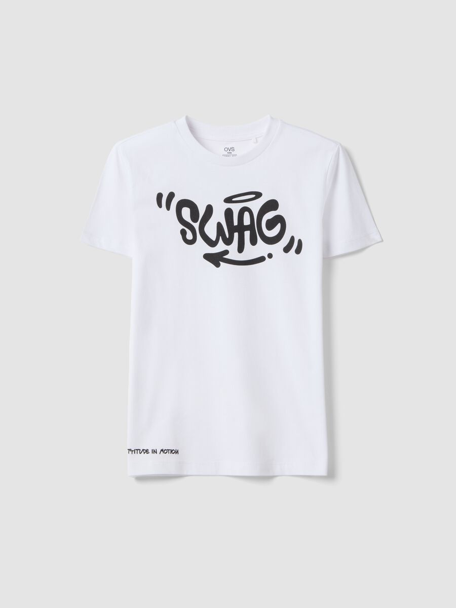 T-shirt in puro cotone bianca da ragazzo regular fit con scritta Swag_0