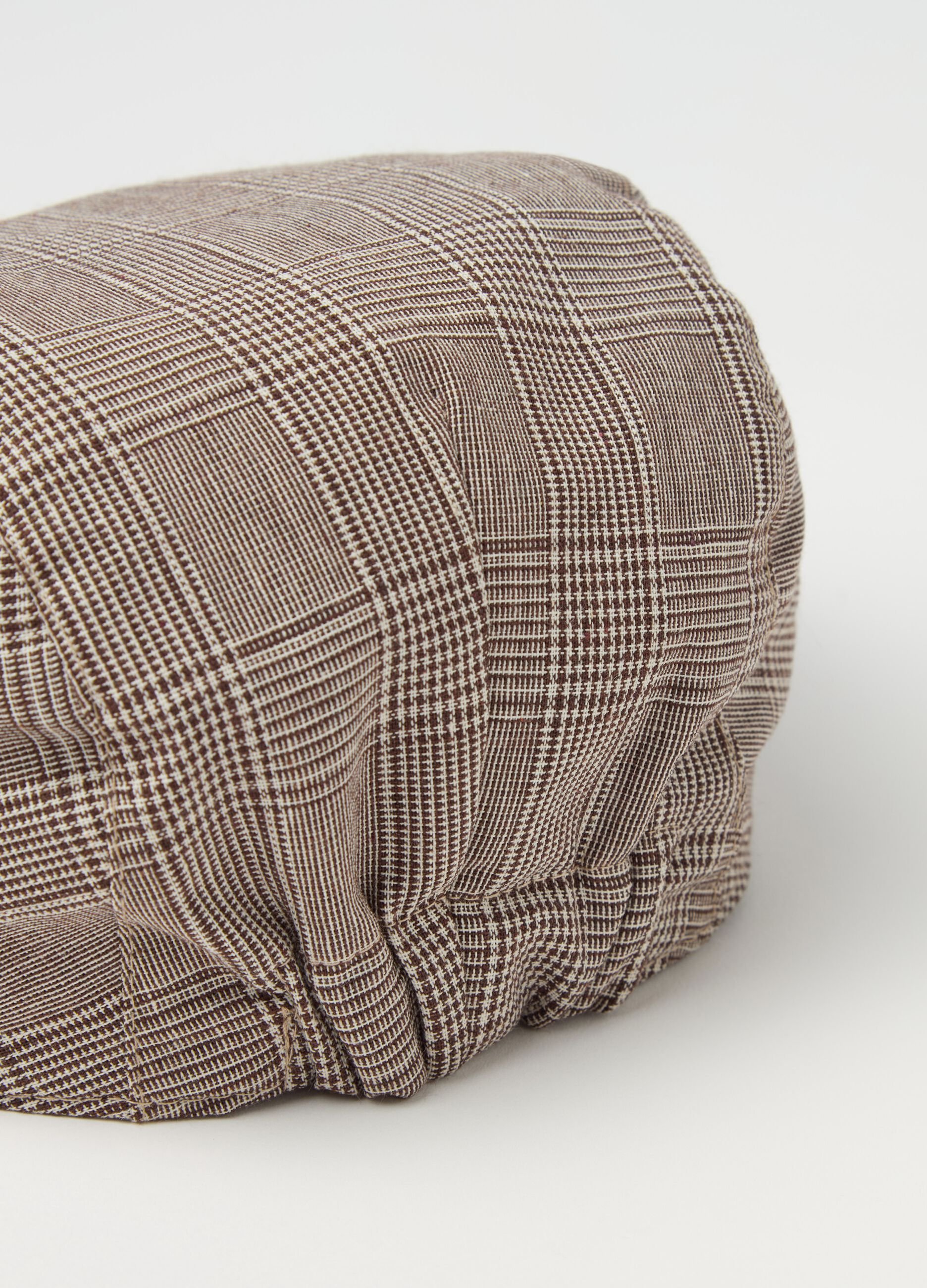 Flat cap with check pattern