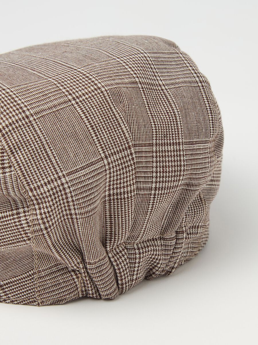 Flat cap with check pattern_2