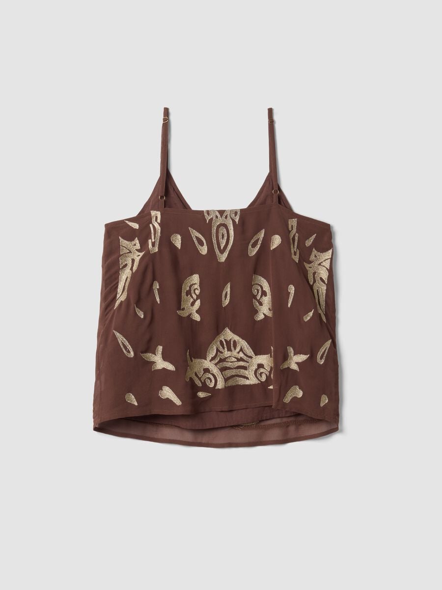 Top fitted marrone in pura viscosa con bretelle sottili e fantasia ricamata_6