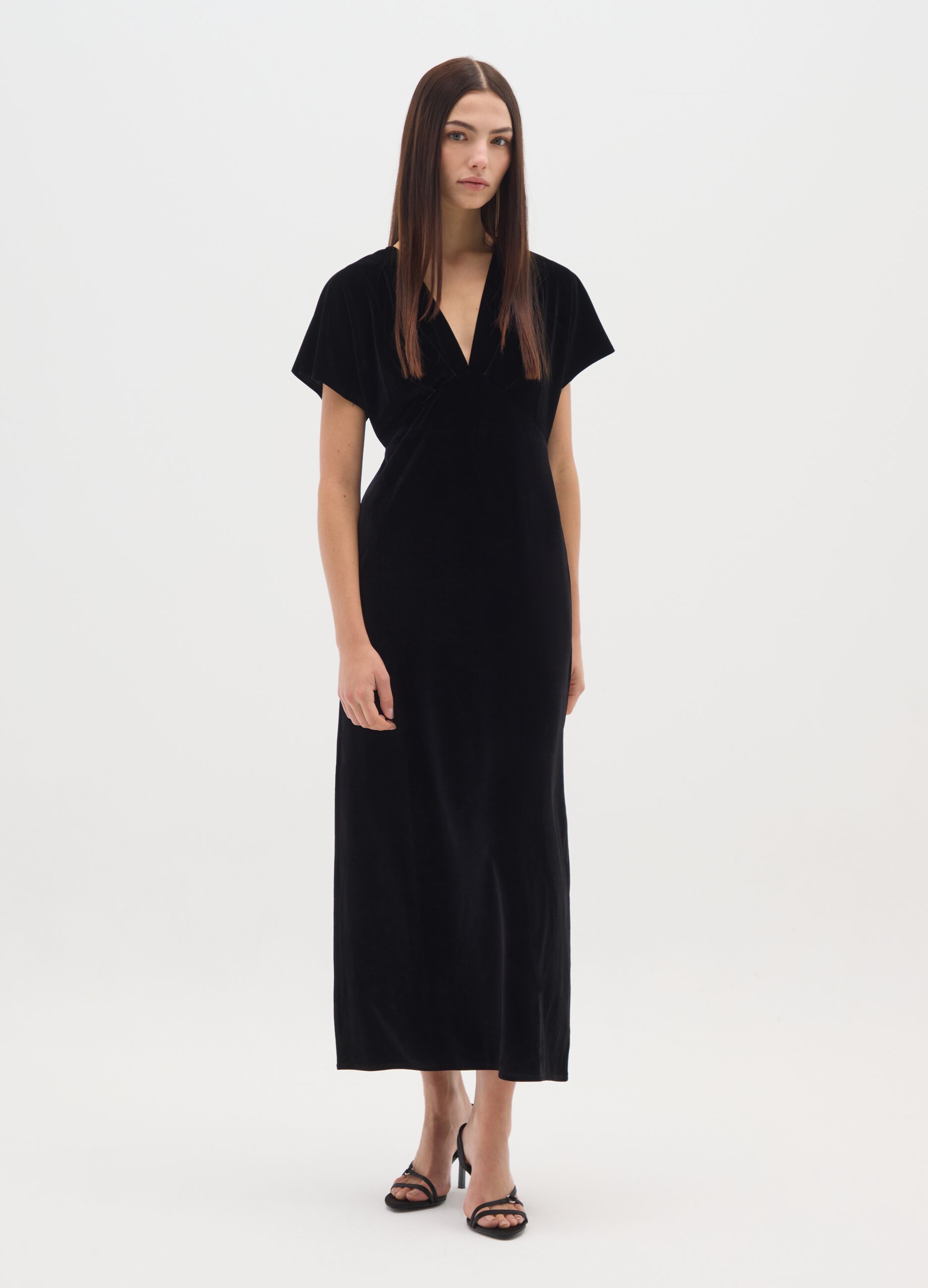 Long black dress with deep V-neck and regular fit long sleeves