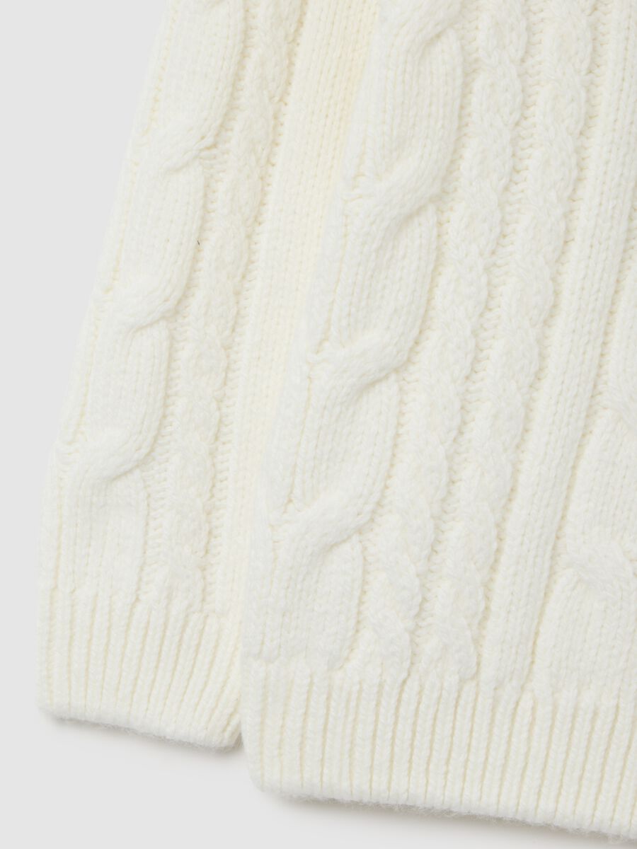 White children's crew neck pullover with regular fit and cable design_3