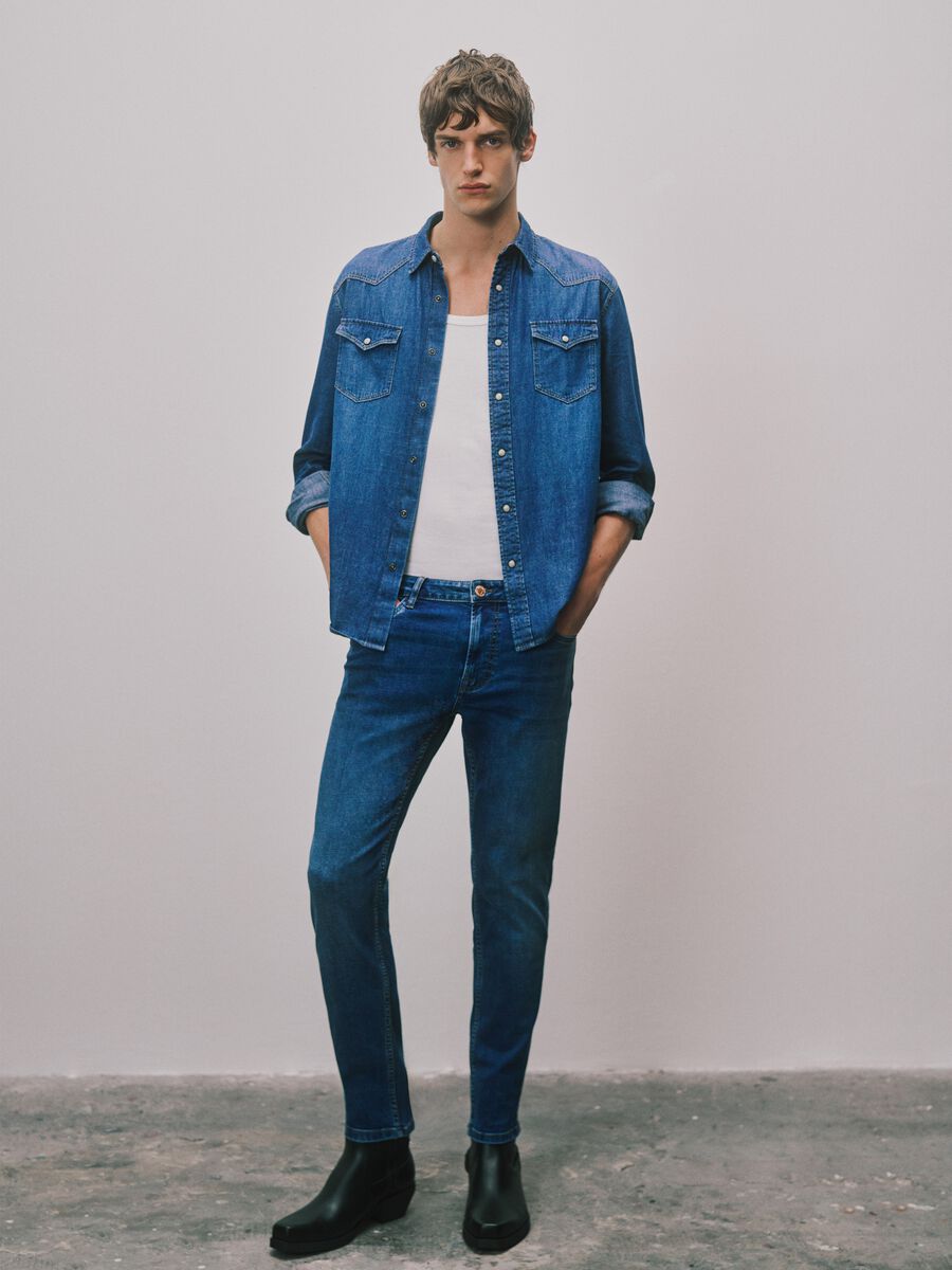 Camicia in puro cotone denim blu regular fit con tasche_0