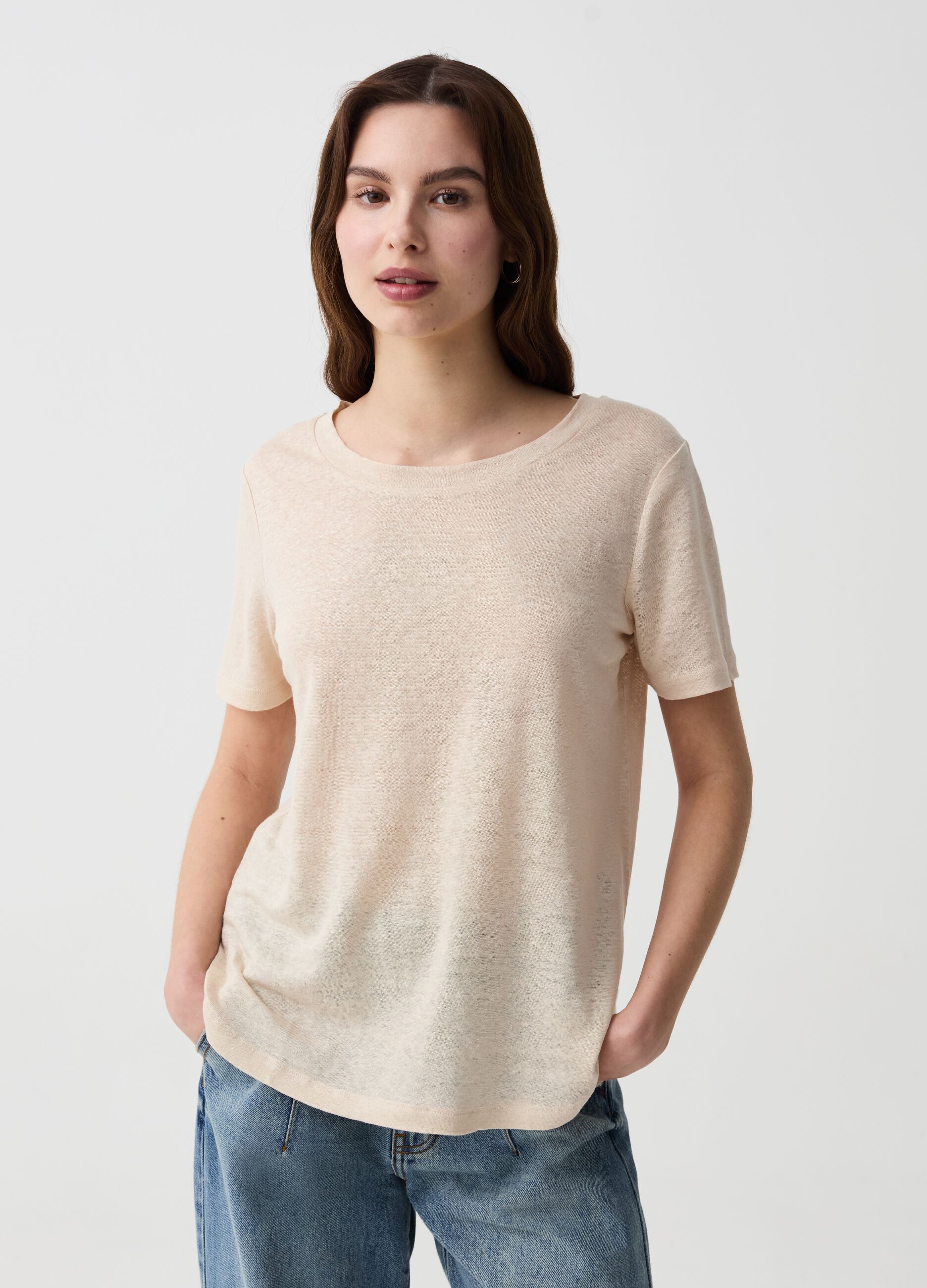 Linen T-shirt with round neck